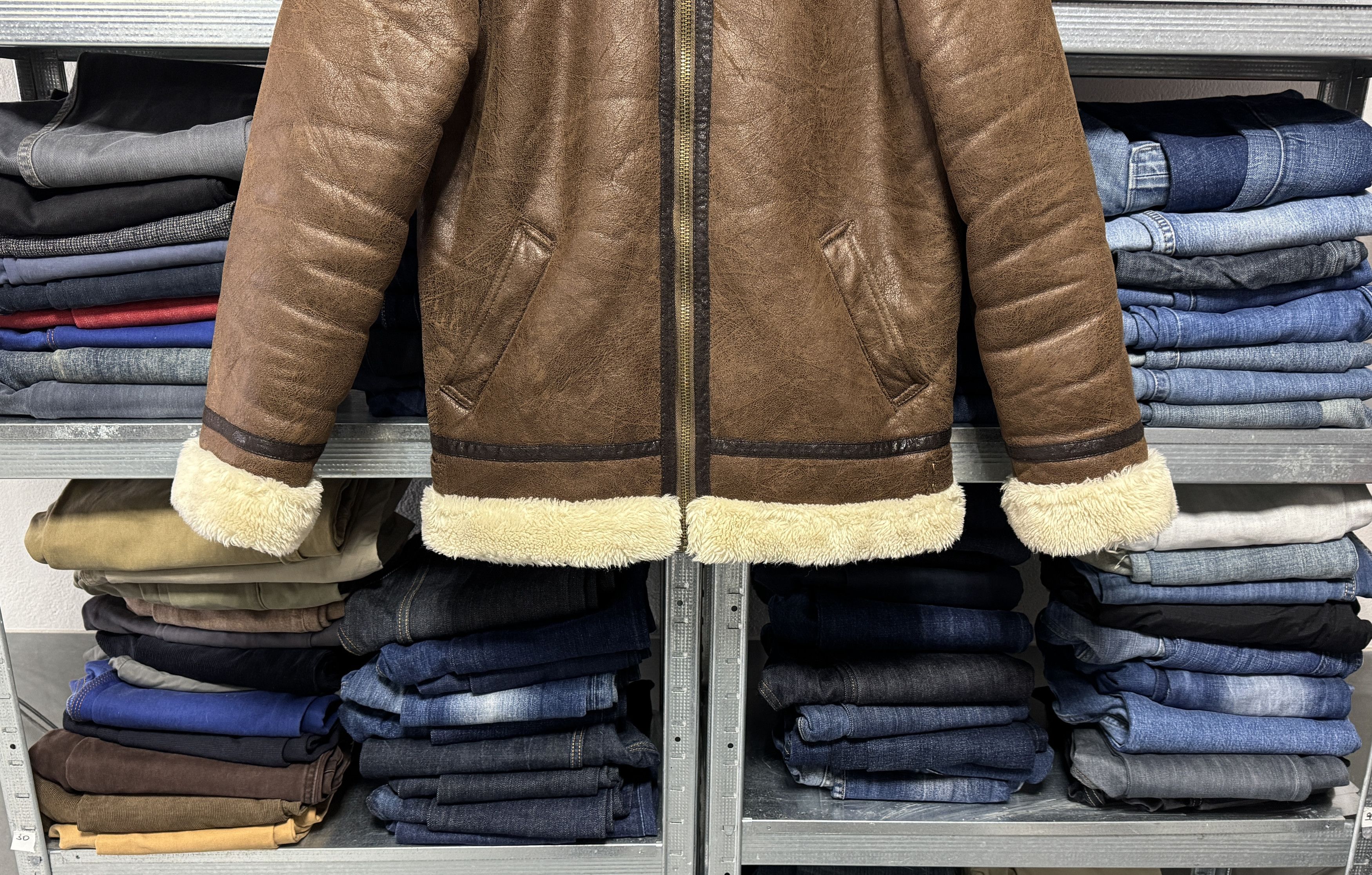 Alpha Industries Alpha Industries B-3 Sheepskin Brown Pilot Rare Man’s Jacket Size US S / EU 44-46 / 1 - 6 Thumbnail