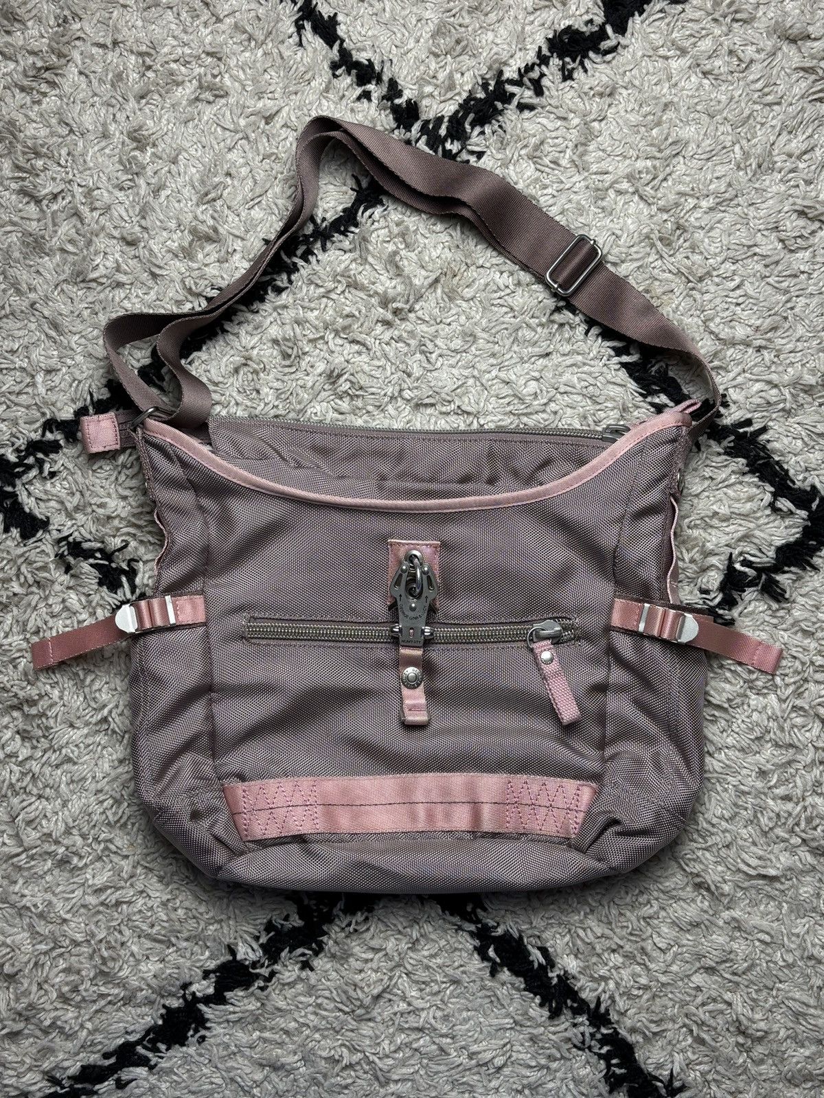 George Gina & Lucy George Gina & Lucy Avant Garde Shoulder Bag „GO HK” Size ONE SIZE - 1 Thumbnail