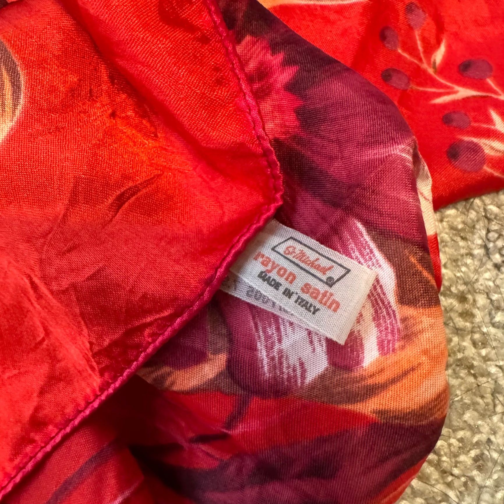 Vintage VINTAGE Red Floral Satin Headscarf Square Italy Scarf Women Brand St Michael Square Headscarf Red Floral Satin Italy Womens Vintage Size ONE SIZE - 5 Thumbnail