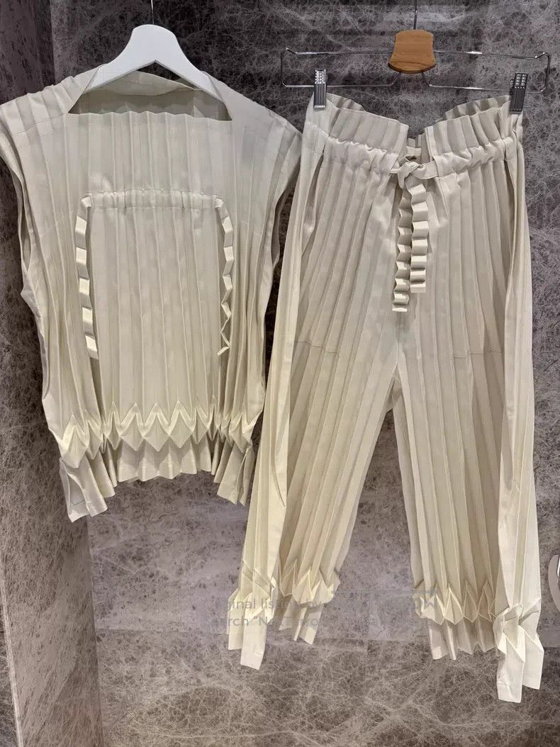 Issey Miyake Issey Miyake Beige Vest Size M / US 6-8 / IT 42-44 - 1 Thumbnail