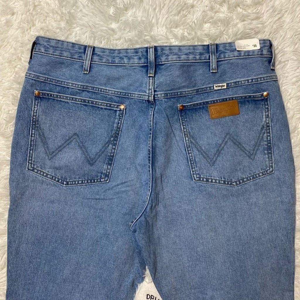 Wrangler Wrangler Wrock High Rise Kicked Flare Jean Raw Hem 35x27 NEW Size 35" - 7 Thumbnail
