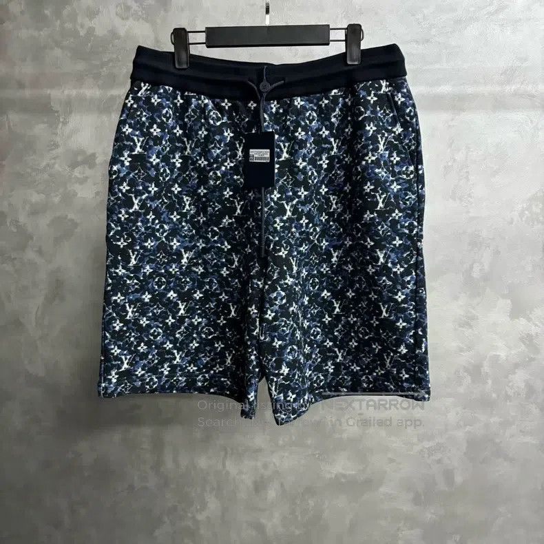 Louis Vuitton Louis Vuitton size xxl Blue color-blocked logo-print drawst Size US 30 / EU 46 - 1 Thumbnail