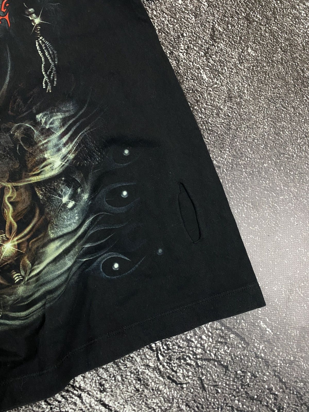 Liquid Blue × Vintage Vintage Pirates Death skull Overprinted Y2k Tee Size US M / EU 48-50 / 2 - 4 Thumbnail