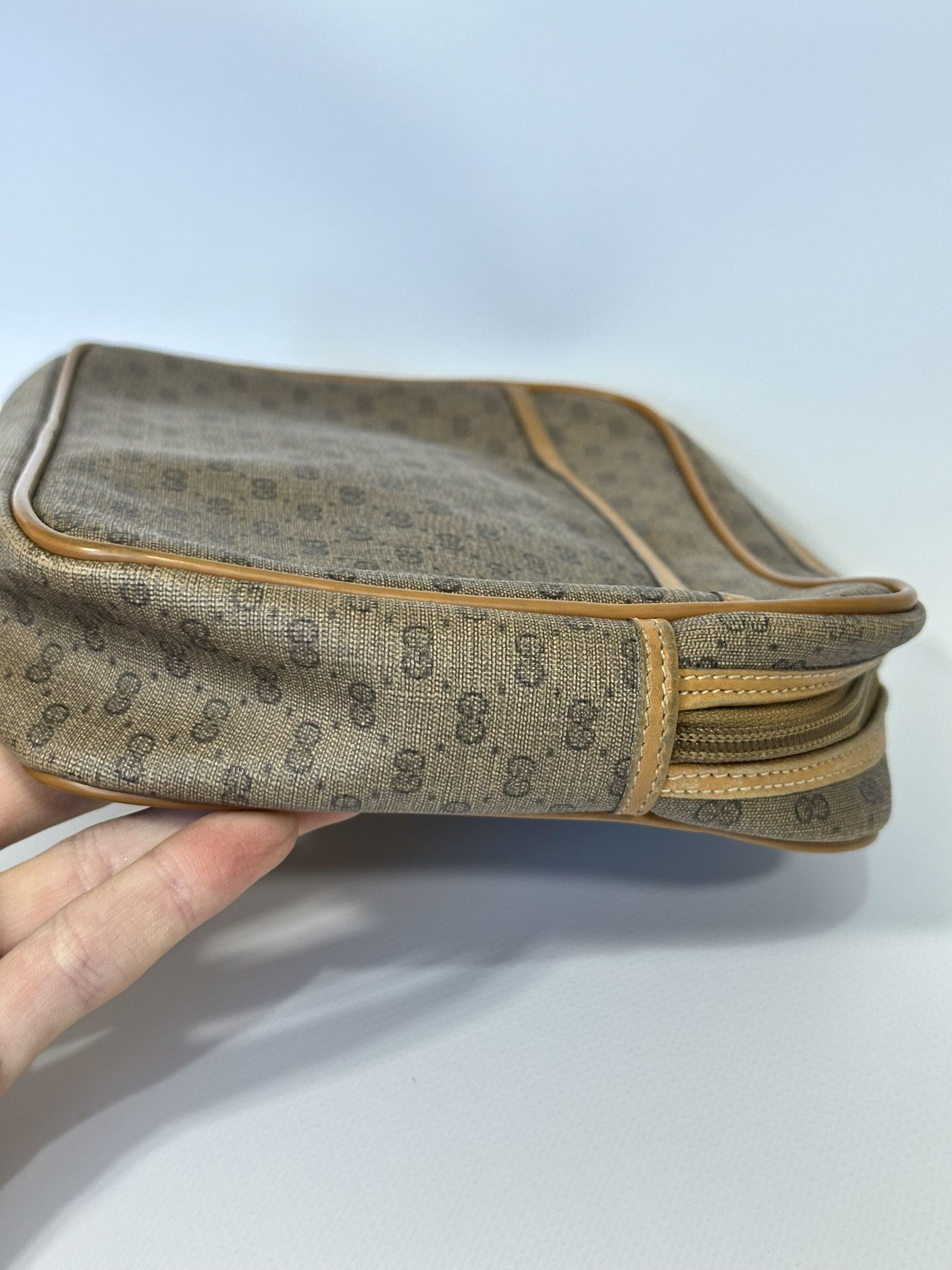Gucci Gucci Clutch Bag Pouch Vintage GG Monogram Beige Size ONE SIZE - 6 Thumbnail
