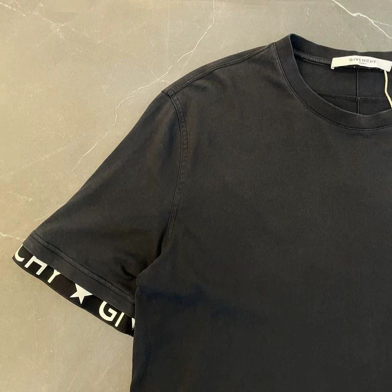 Givenchy Givenchy T-shirt, size XL (160), retail price 380 Size US XL / EU 56 / 4 - 5 Thumbnail