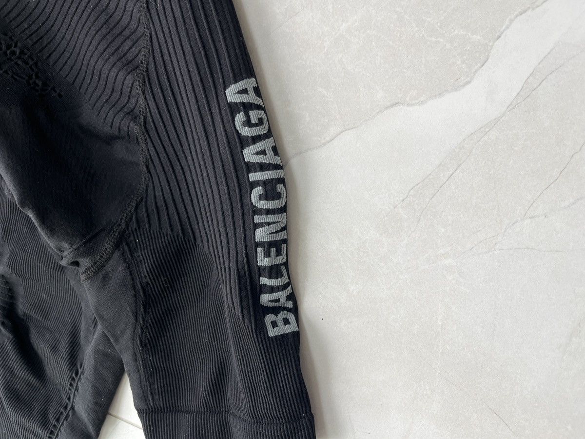 Balenciaga Balenciaga B logo Athletic T shirt Size M / US 6-8 / IT 42-44 - 6 Thumbnail