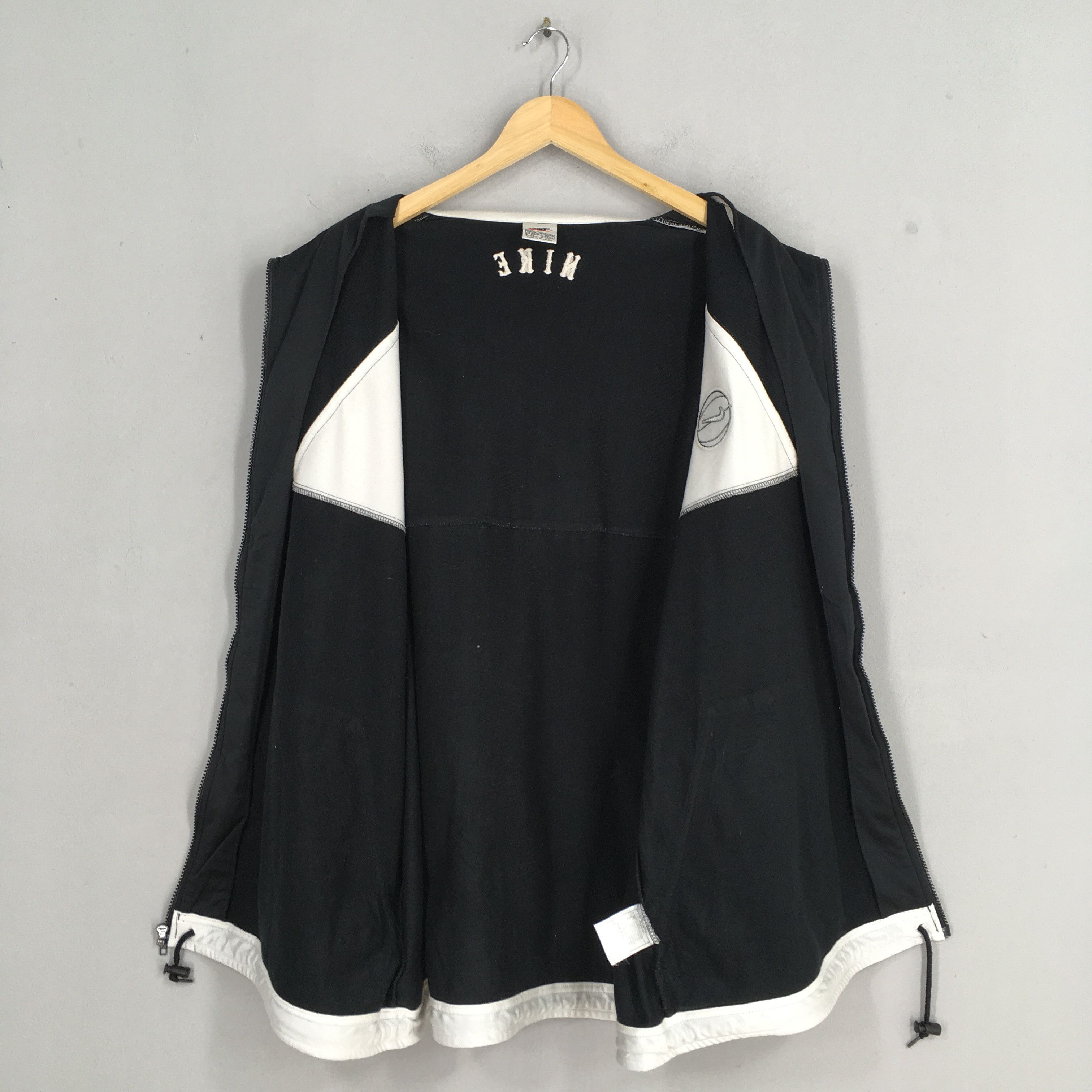 Nike Vintage 90's Nike Swoosh Training Black Jacket XLarge Size US XL / EU 56 / 4 - 10 Thumbnail