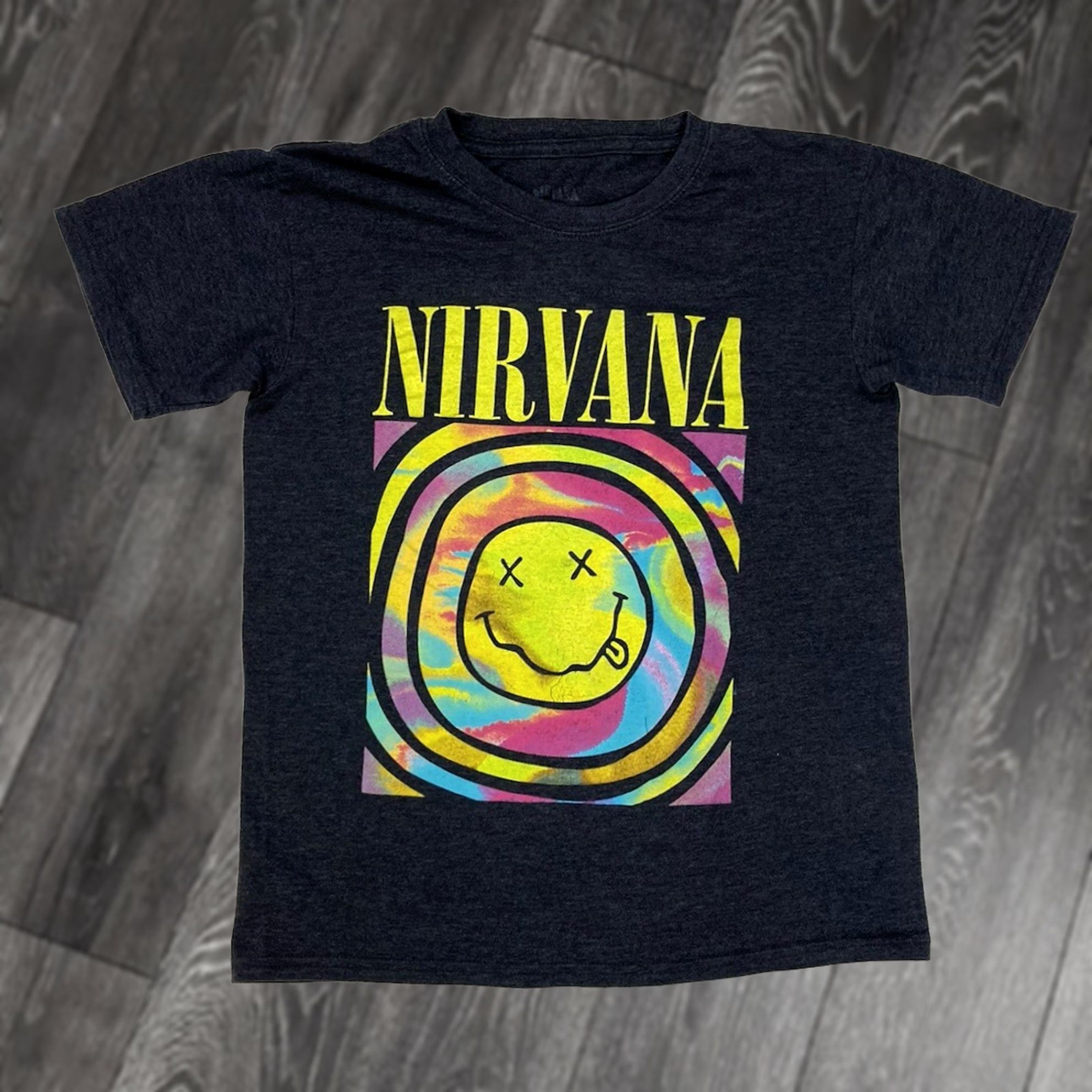 Logo 7 Nirvana Shirt Women XS Gray Short Sleeve Logo Graphic T-Shirt Music Band VINTAGE Size XS / US 0-2 / IT 36-38 - 1 Thumbnail