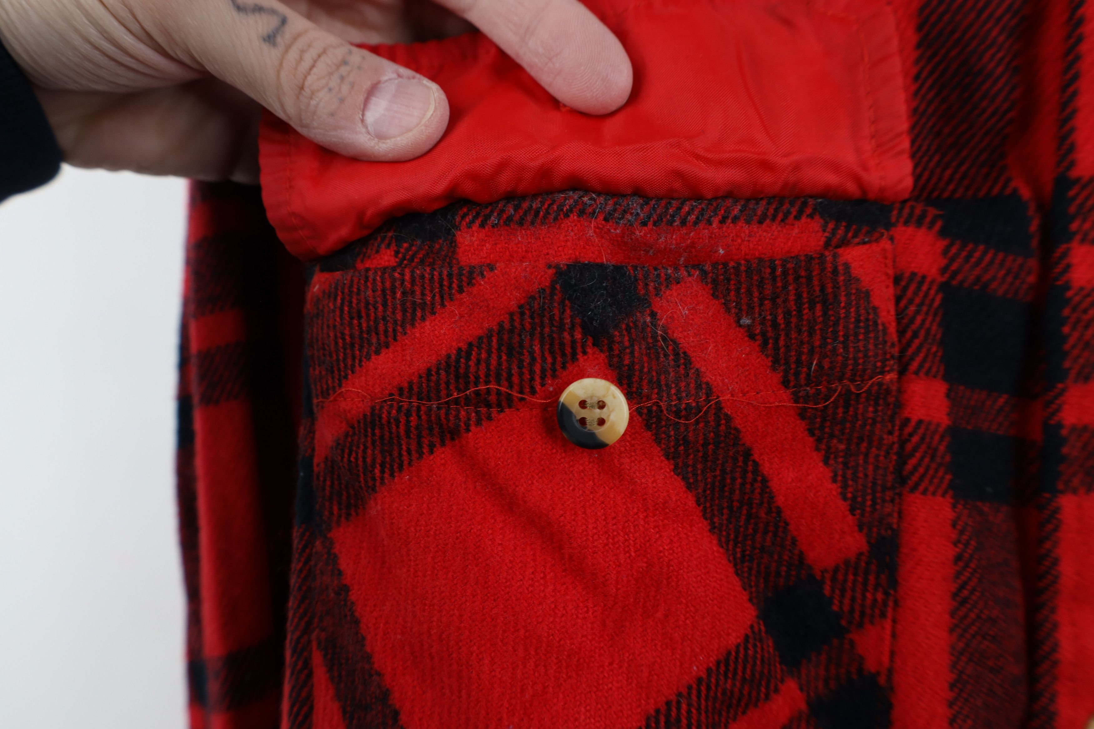 Vintage Vintage 70s Streetwear Knit Collared Button Shirt Red Size US L / EU 52-54 / 3 - 4 Thumbnail