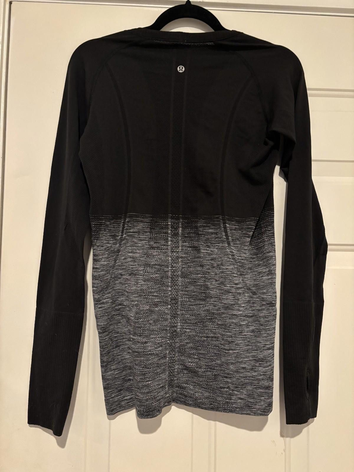Lululemon Women's sz 6 Lululemon grey and black athletic shirt #659 Size M / US 6-8 / IT 42-44 - 2 Thumbnail
