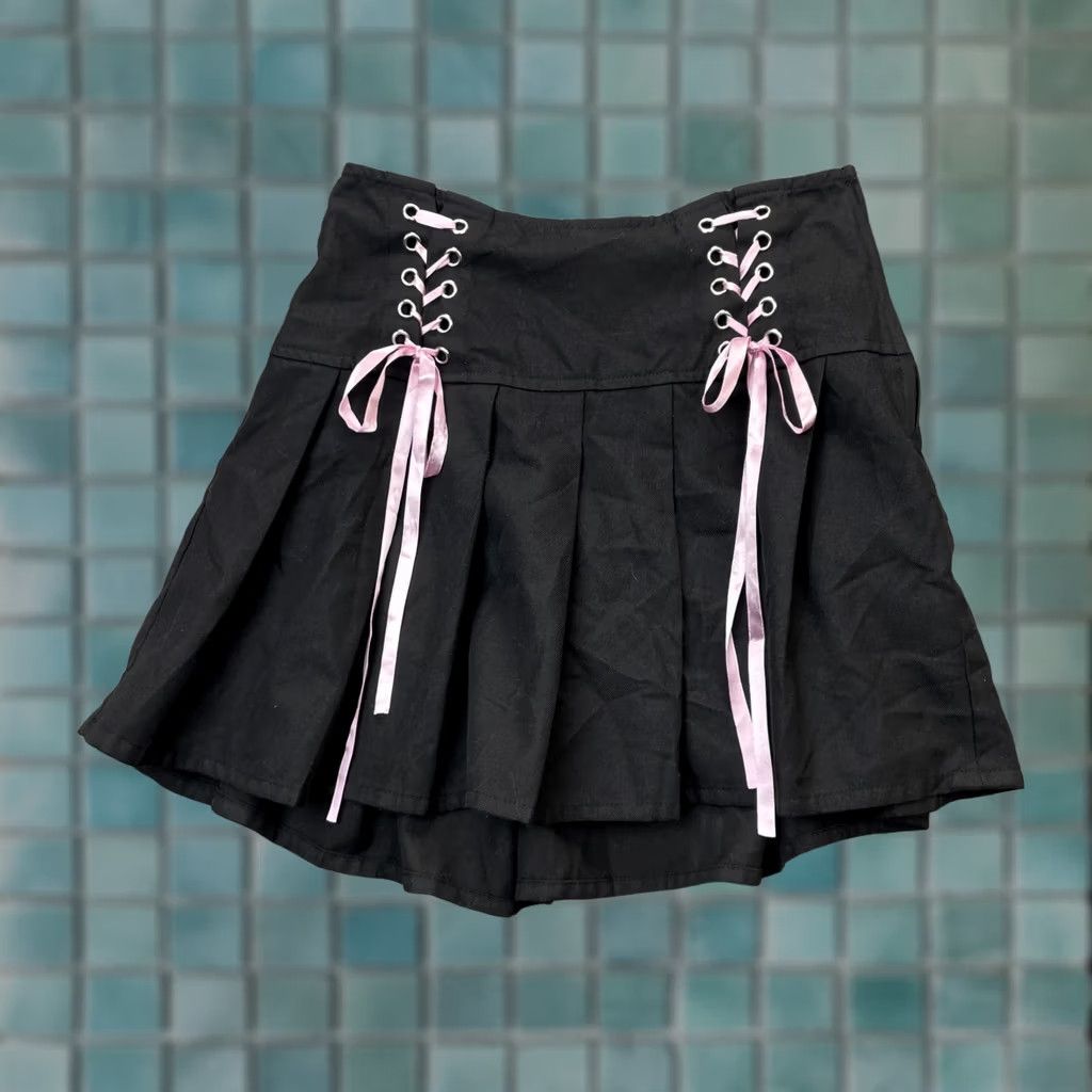 Hot Topic VINTAGE? No. Hot Topic Skirt Womens Small Black Pink Lace Up Corset Pleated Goth Y2K Emo 2000 Size S / US 4 / IT 40 - 1 Thumbnail