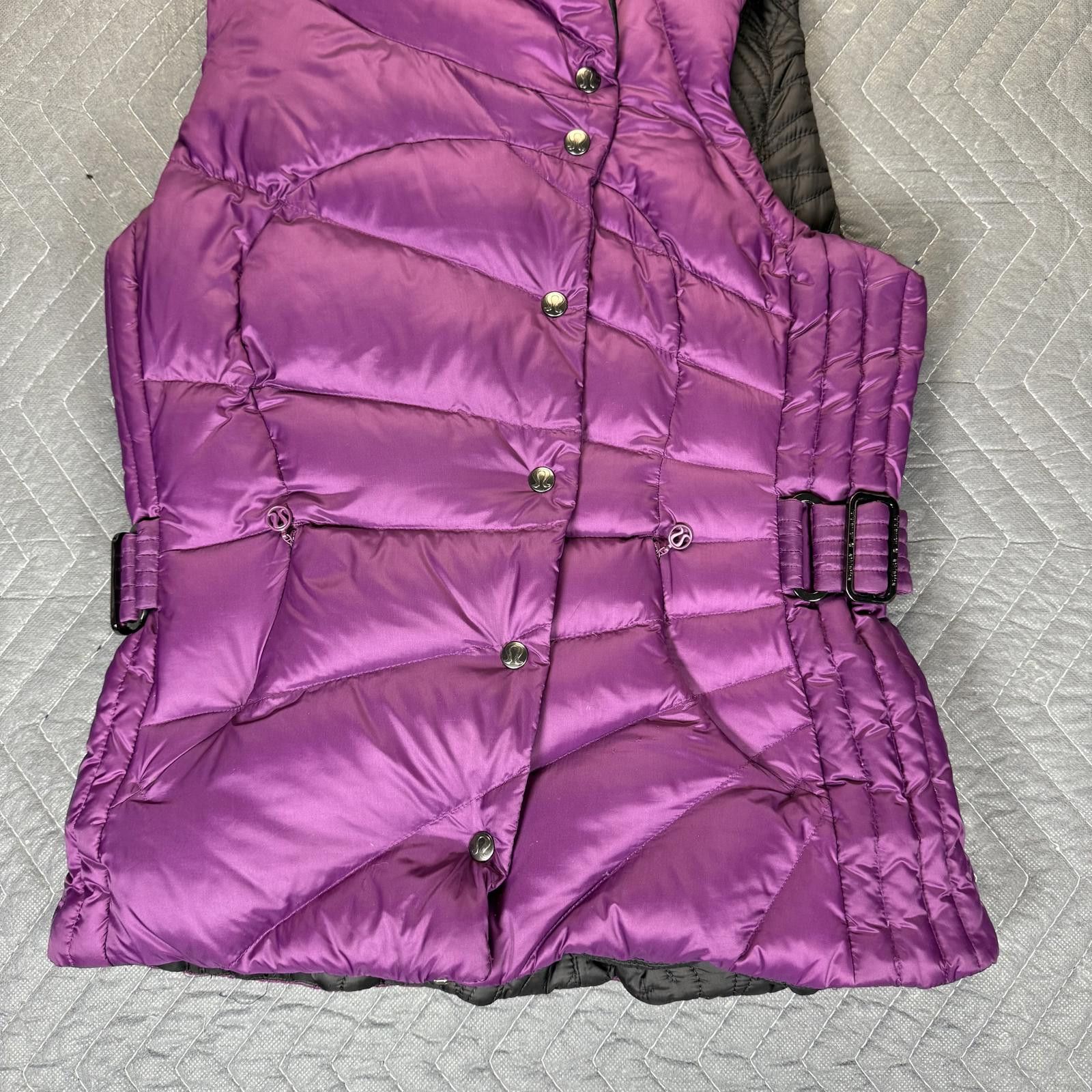 Lululemon Lululemon Purple Reversible Down Puffer Vest Womens 6 Size M / US 6-8 / IT 42-44 - 2 Thumbnail