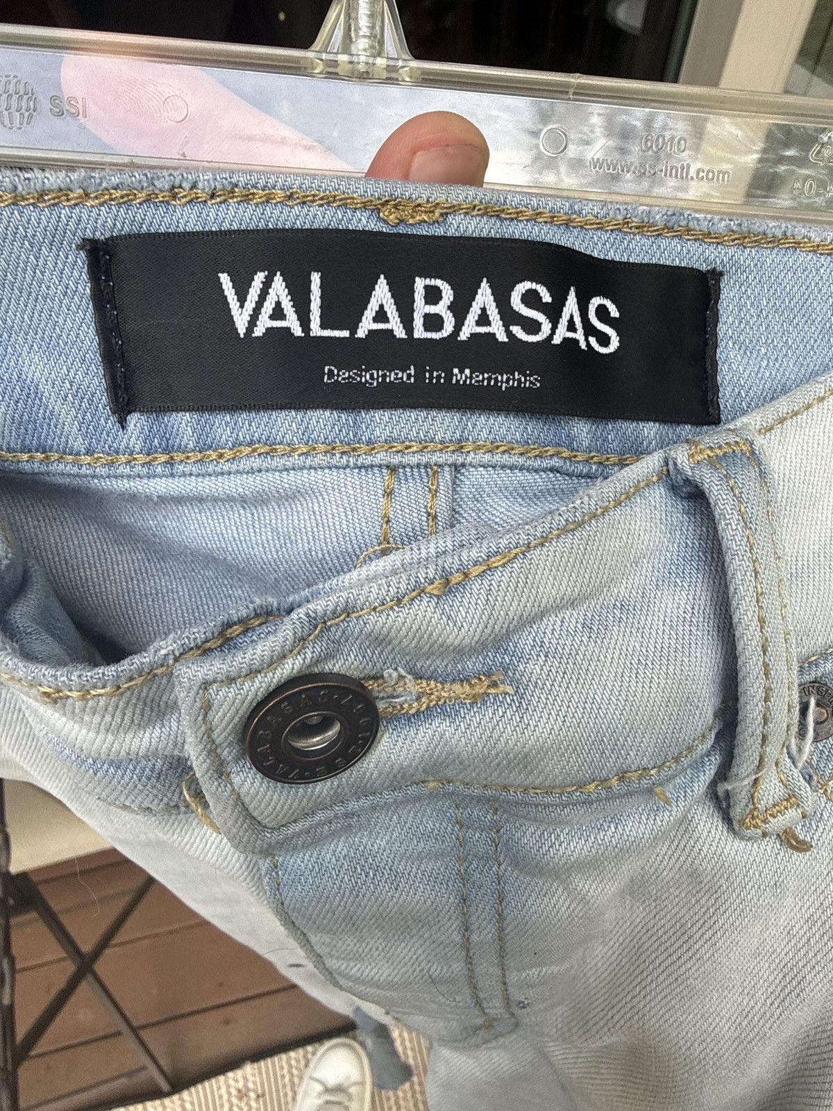 Valabasas flare denim jeans. Long fit