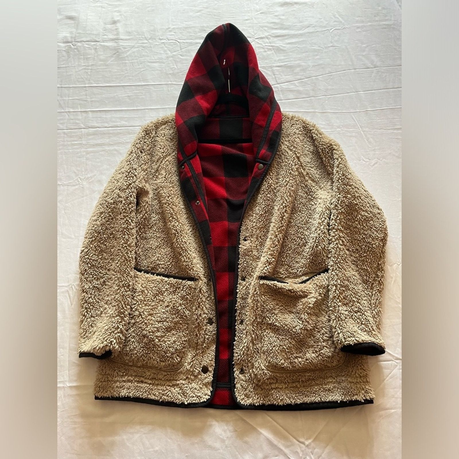 Eddie Bauer Eddie Bauer Womens Red Buffalo Plaid Reversible Fuzzy Coat Size M / US 6-8 / IT 42-44 - 3 Thumbnail