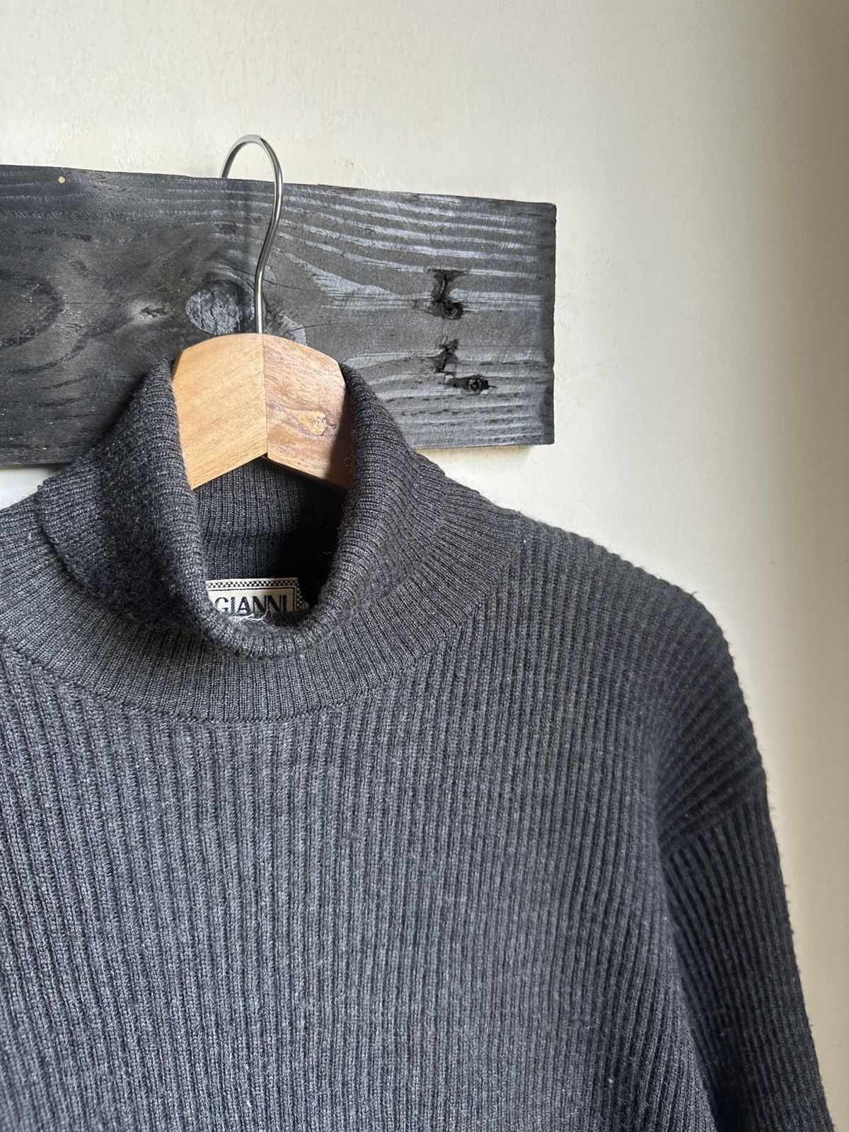 Versace × Vintage Vintage Gianni Versace Turtleneck Pleated Knit Sweater Size US L / EU 52-54 / 3 - 7 Thumbnail