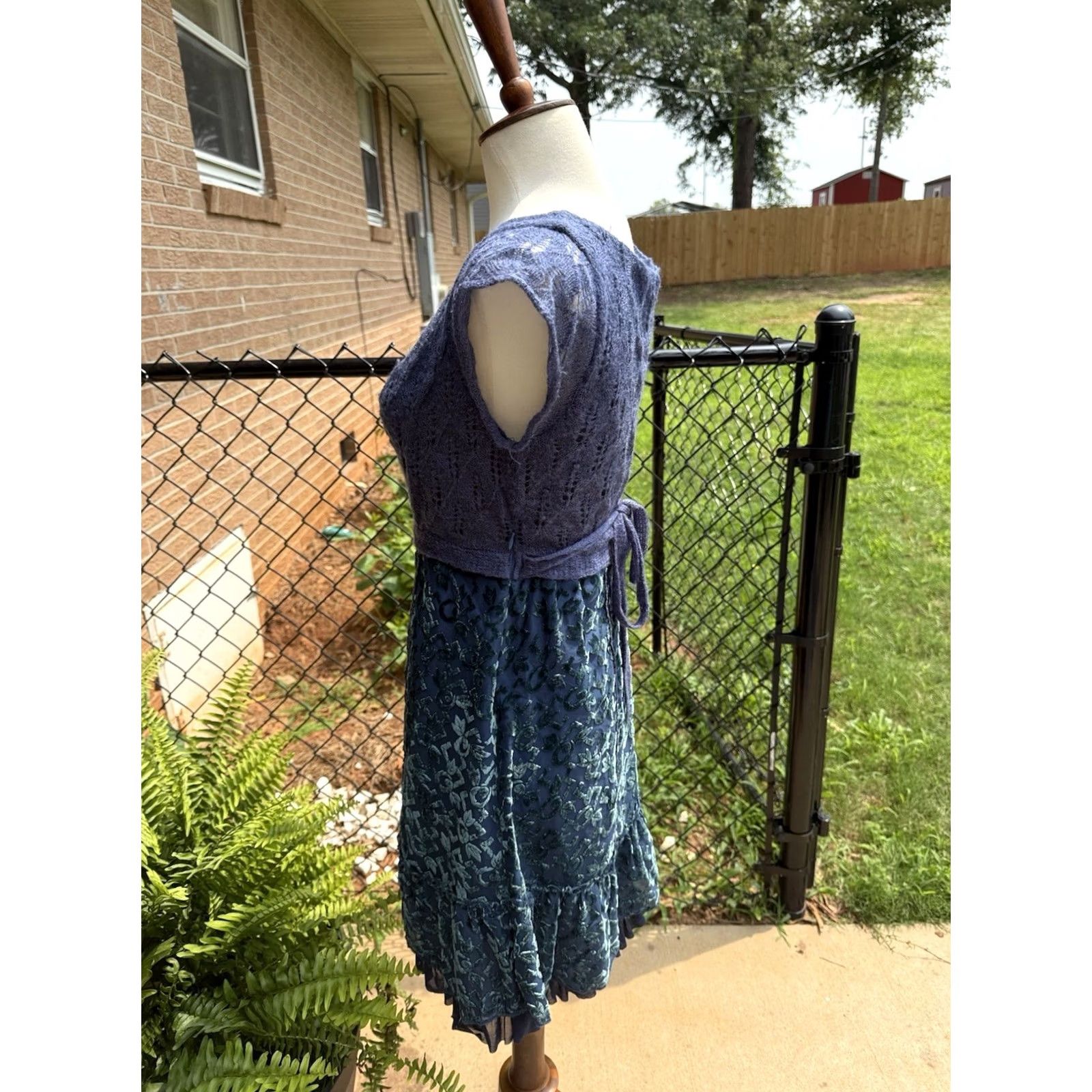 Free People VINTAGE Free People Knit Upper Velvet Lace Blue Green Dress Knee Length Short Sleeve 4 Womens Fit & Flare Blue, Green Velvet Lace Knit Pattern Leaf Size S / US 4 / IT 40 - 7 Thumbnail