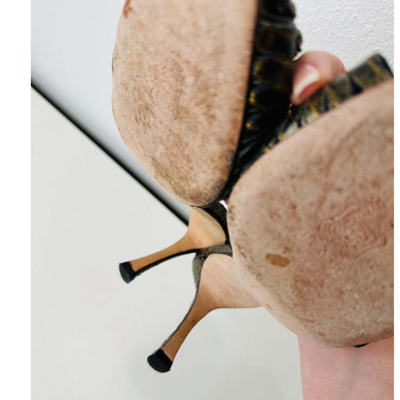 Manolo Blahnik Manolo Blahnik Green Hue Snake Jewel Sandal Heel 37.5 / 7.5 Size US 7.5 / IT 37.5 - 11 Thumbnail