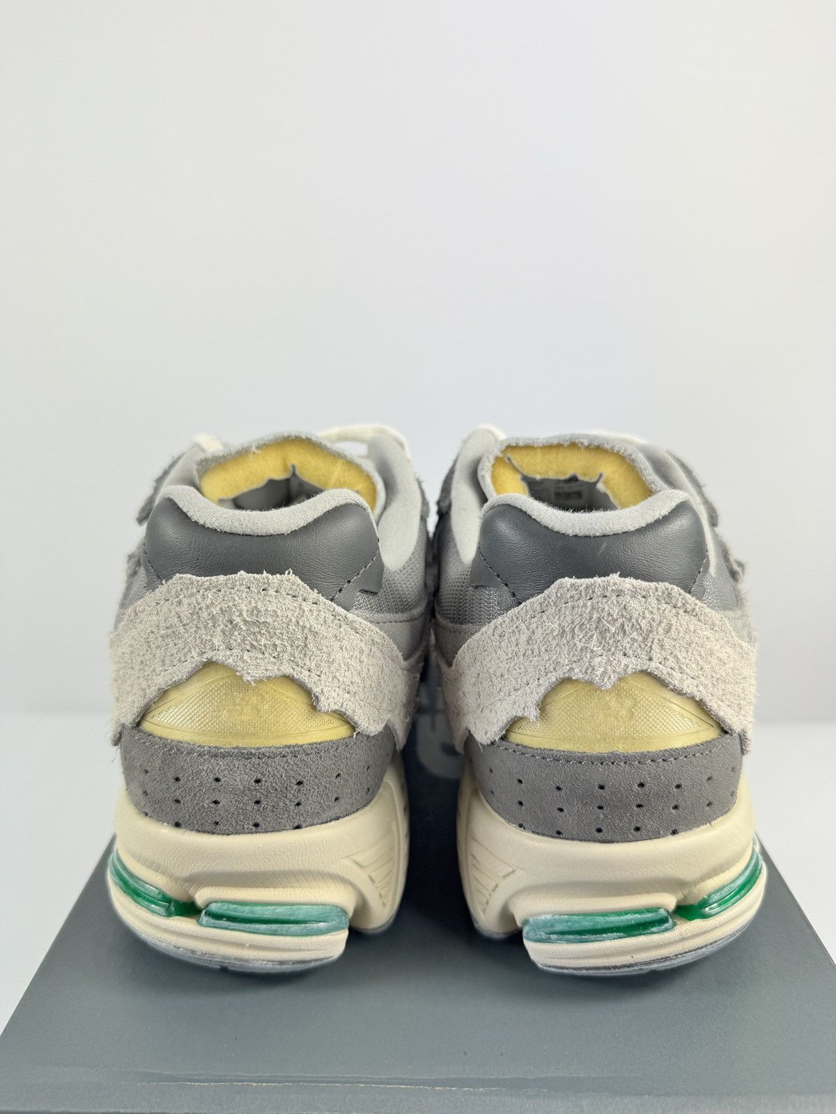 New Balance NEW BALANCE 2002R SNEAKERS Size US 8 / EU 41 - 3 Thumbnail