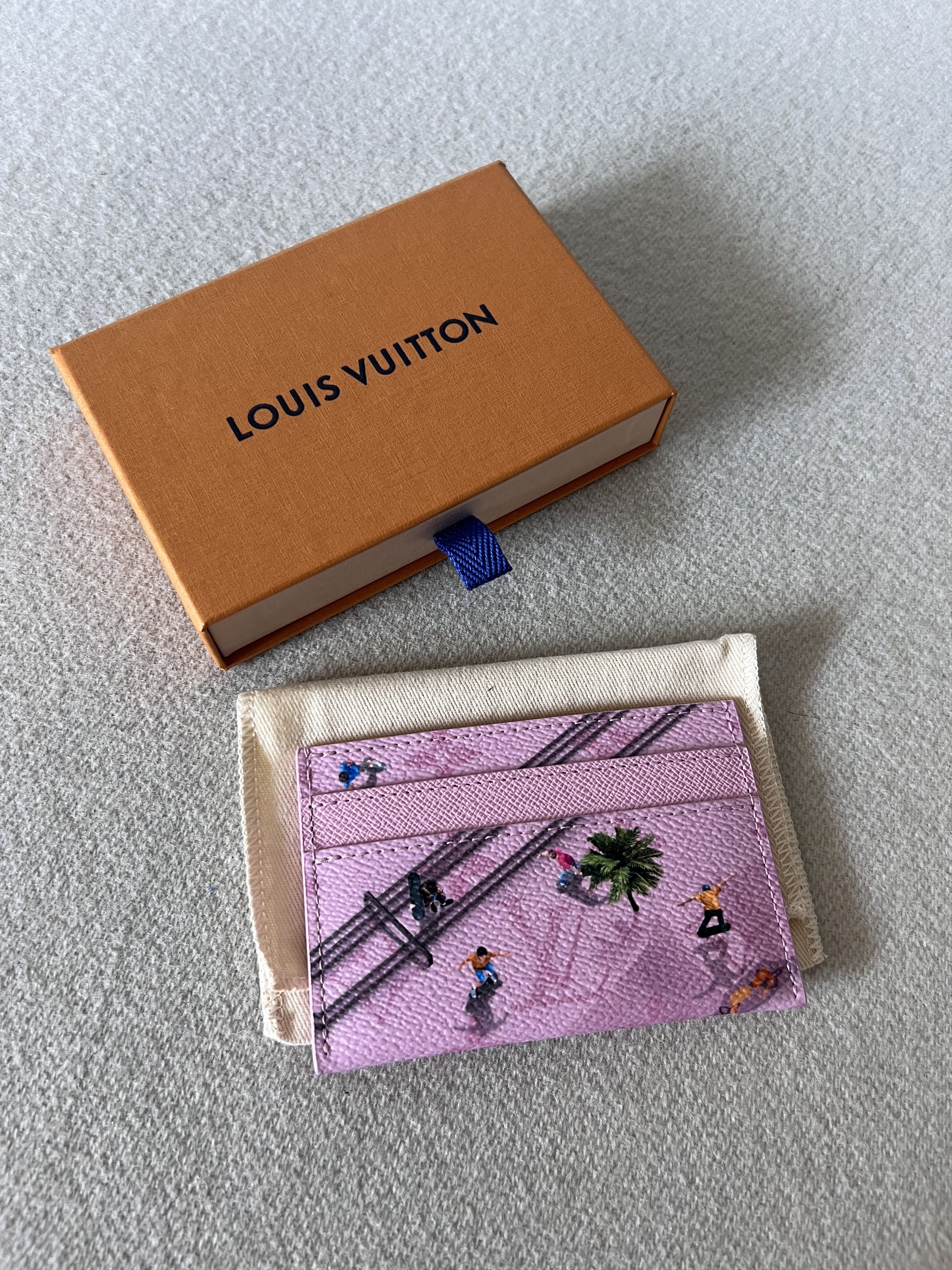 Louis Vuitton Louis Vuitton Skateboarding Double Card Case in Pink Leather Size ONE SIZE - 1 Thumbnail
