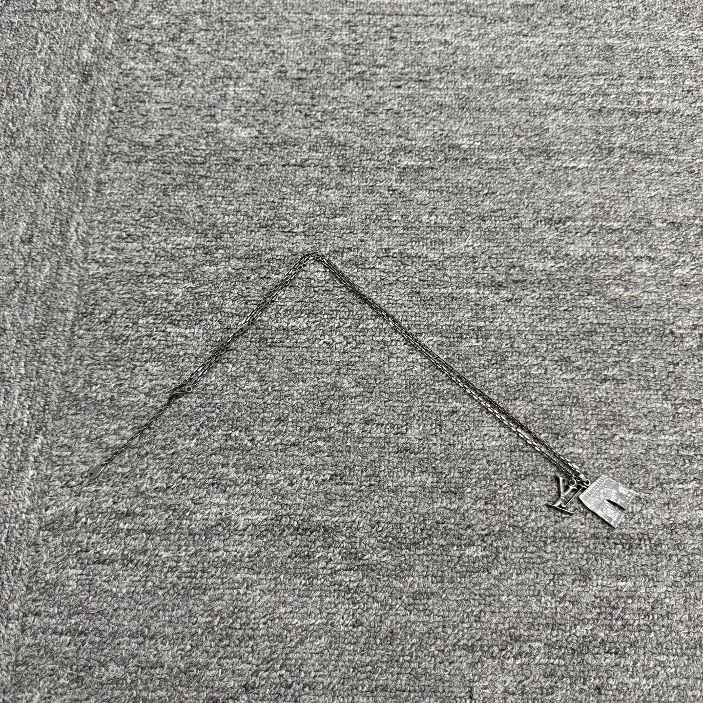 Louis Vuitton 3501 LV Arc de Triomphe Necklace 98 New Size ONE SIZE - 3 Thumbnail