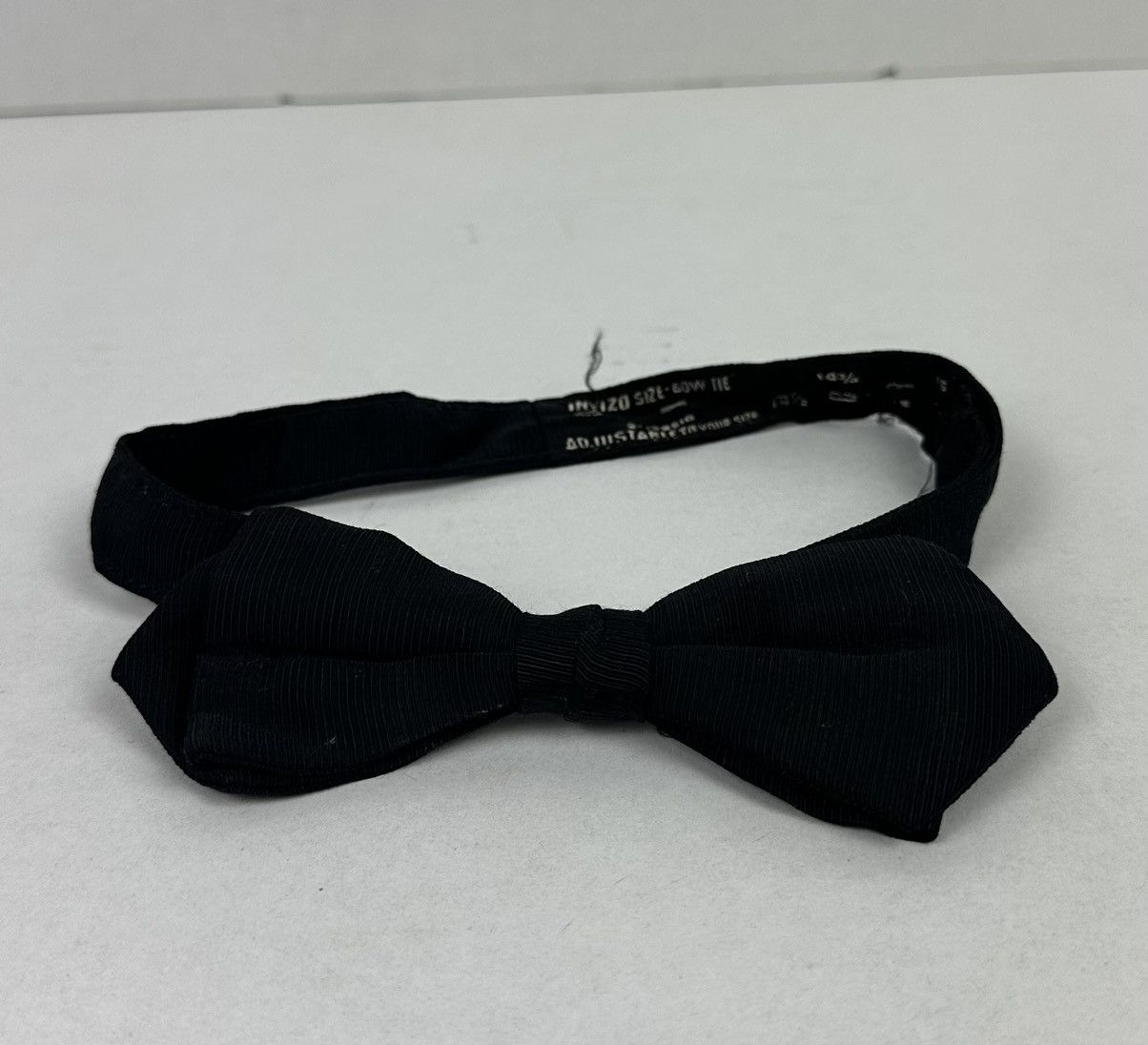 Vintage Vintage Invizo-Size Bow Tie Adjustable To Your Size Clip On Size ONE SIZE - 1 Thumbnail