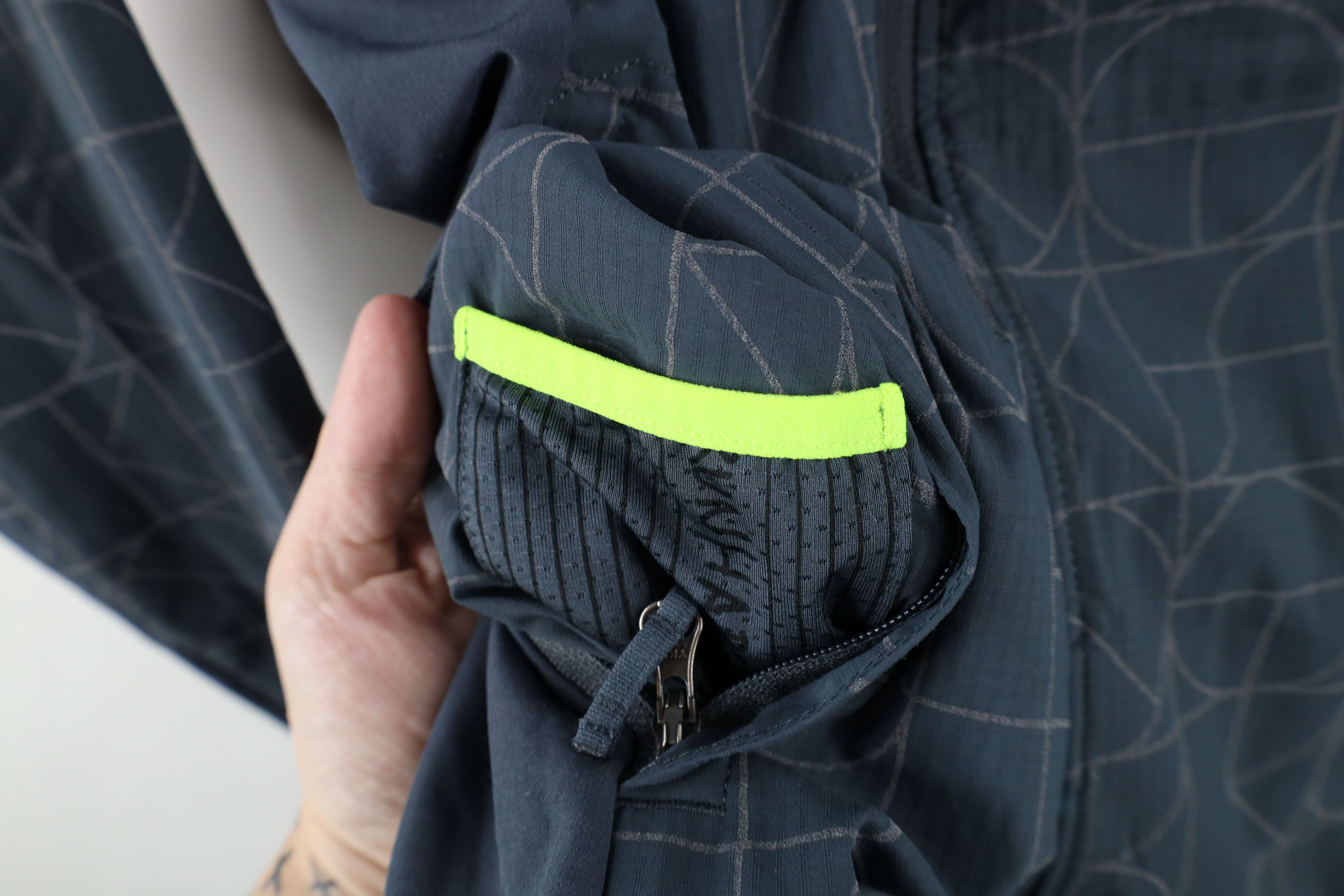 Brooks × Vintage Brooks Running Lightweight Reflective Full Zip Hooded Jacket Size M / US 6-8 / IT 42-44 - 5 Thumbnail