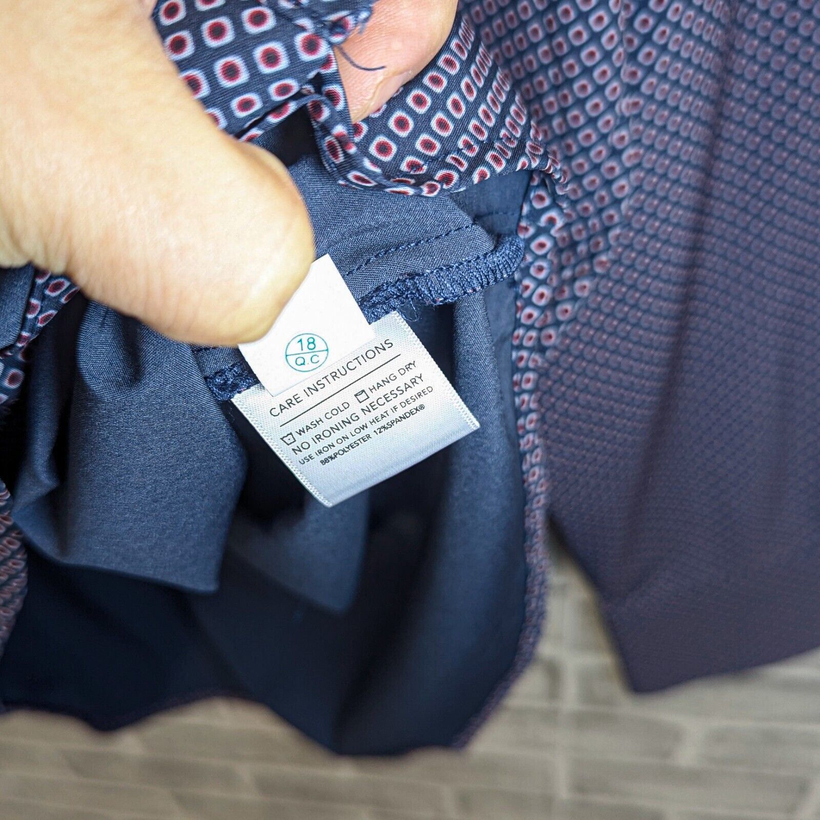 Mizzen+Main MIZZEN + MAIN Standard Fit Button up Shirt Navy Red print Size US M / EU 48-50 / 2 - 7 Thumbnail