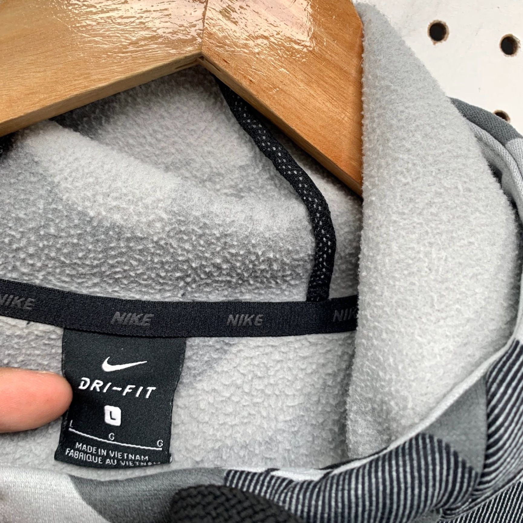 Nike Nike Camo Hoodie Sweatshirt Mens Large Gray Dri-Fit Camo Fleece Pullover Size US L / EU 52-54 / 3 - 5 Thumbnail