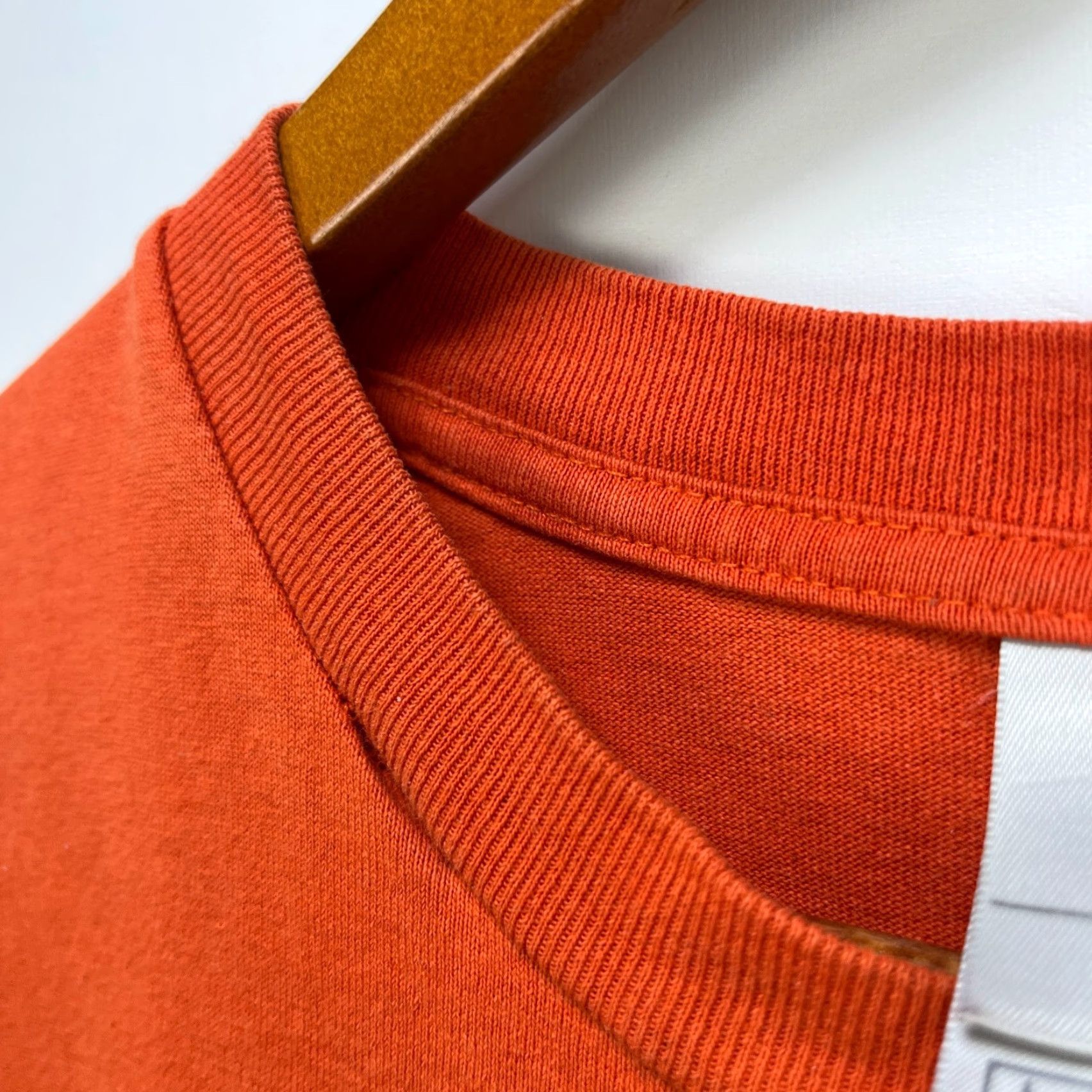 Nike VINTAGE Nike Swoosh Mini Embroidered Y2K T-Shirt Orange Large Size US L / EU 52-54 / 3 - 5 Thumbnail