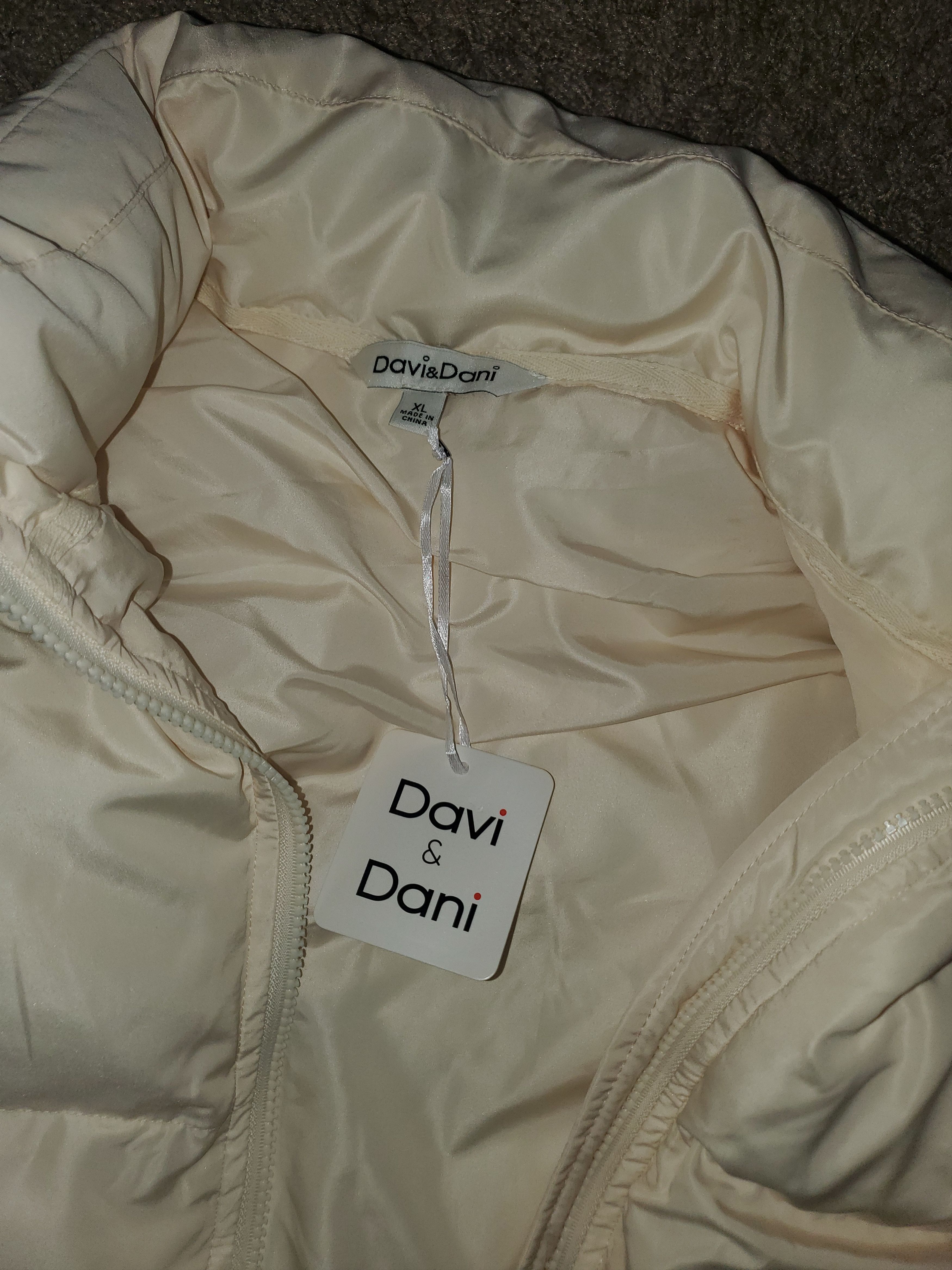 Other *NWT* Davi & Dani White Puffer Vest (size XL) Size XL / US 12-14 / IT 48-50 - 4 Thumbnail