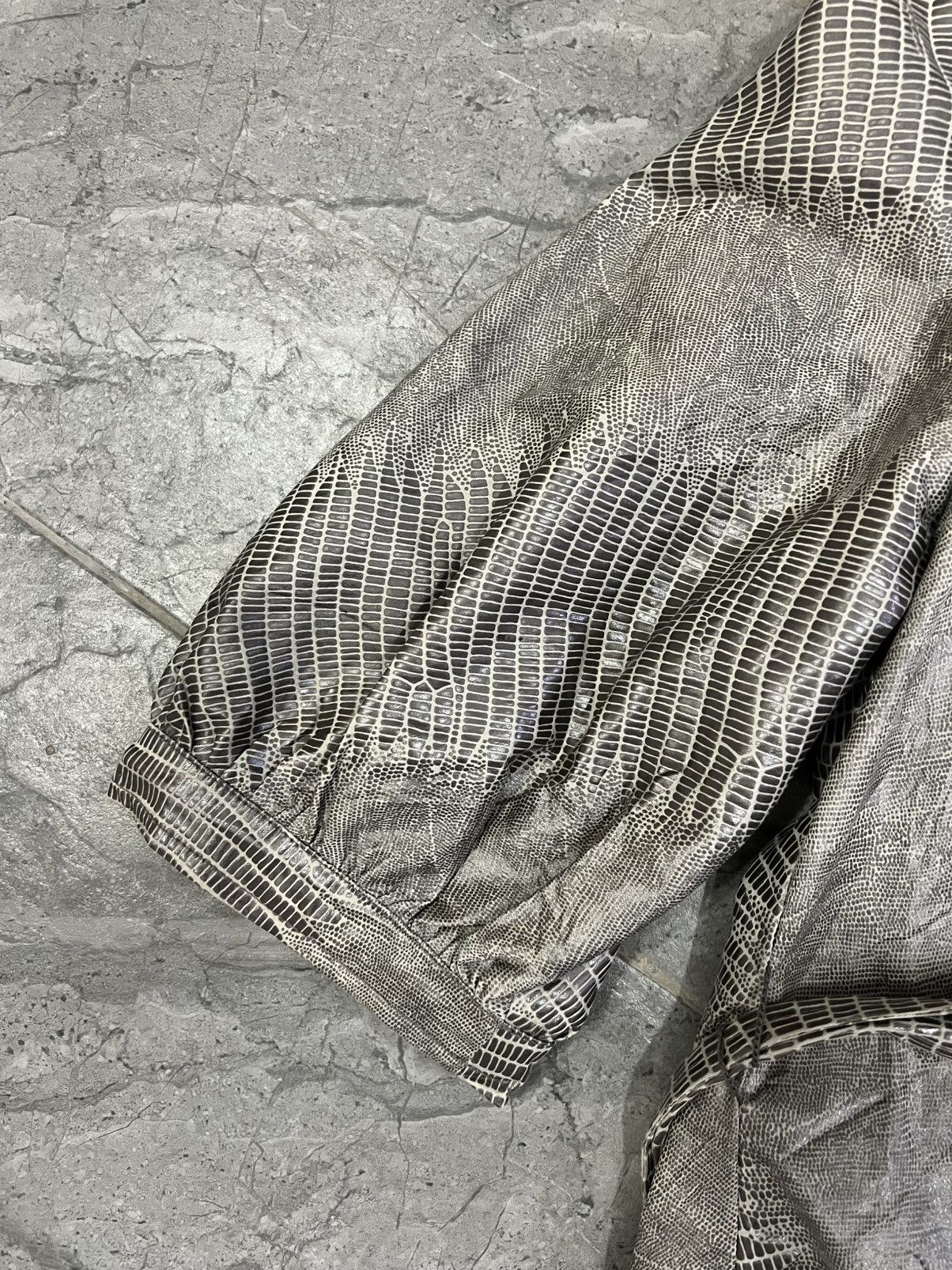 Armani Collezioni Armani Collezioni Crocodile Embossed Metallic Trench Coat Size M / US 6-8 / IT 42-44 - 19 Thumbnail