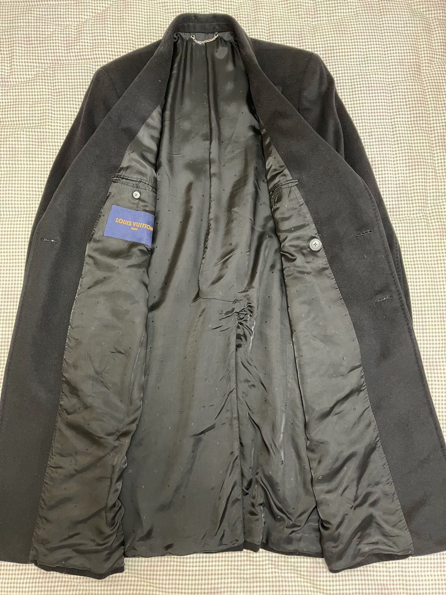 Louis Vuitton Louis Vuitton black wool overcoat 52 mens Size US L / EU 52-54 / 3 - 3 Thumbnail