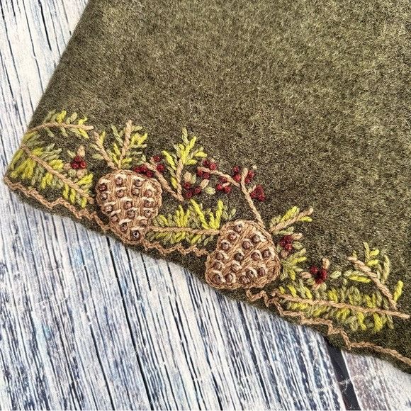 Woolrich Woolen Mills Vintage Woolrich 100% Wool Olive Pine Cone Embroidered Women Size M / US 6-8 / IT 42-44 - 4 Thumbnail