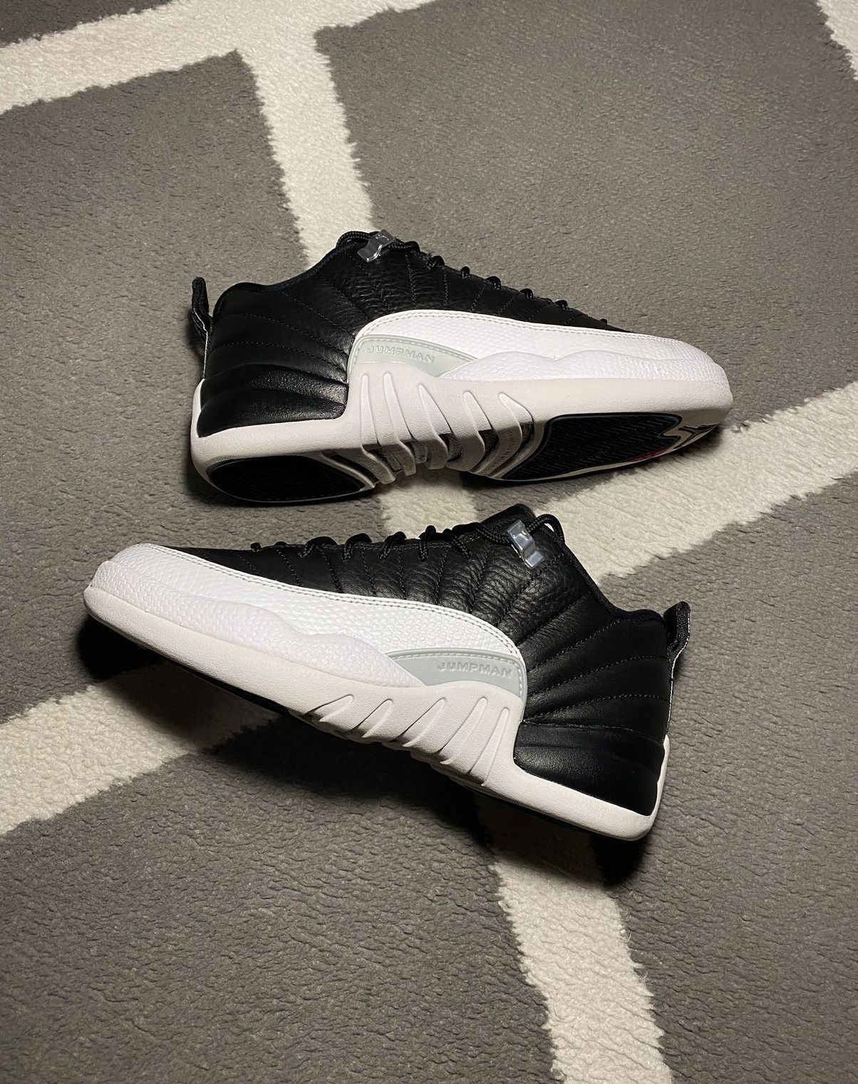 Jordan Brand × Nike Nike Air Jordan 12 Retro Low Playoffs (GS) 2017 sneakers Size US 6.5 / IT 36.5 - 2 Thumbnail