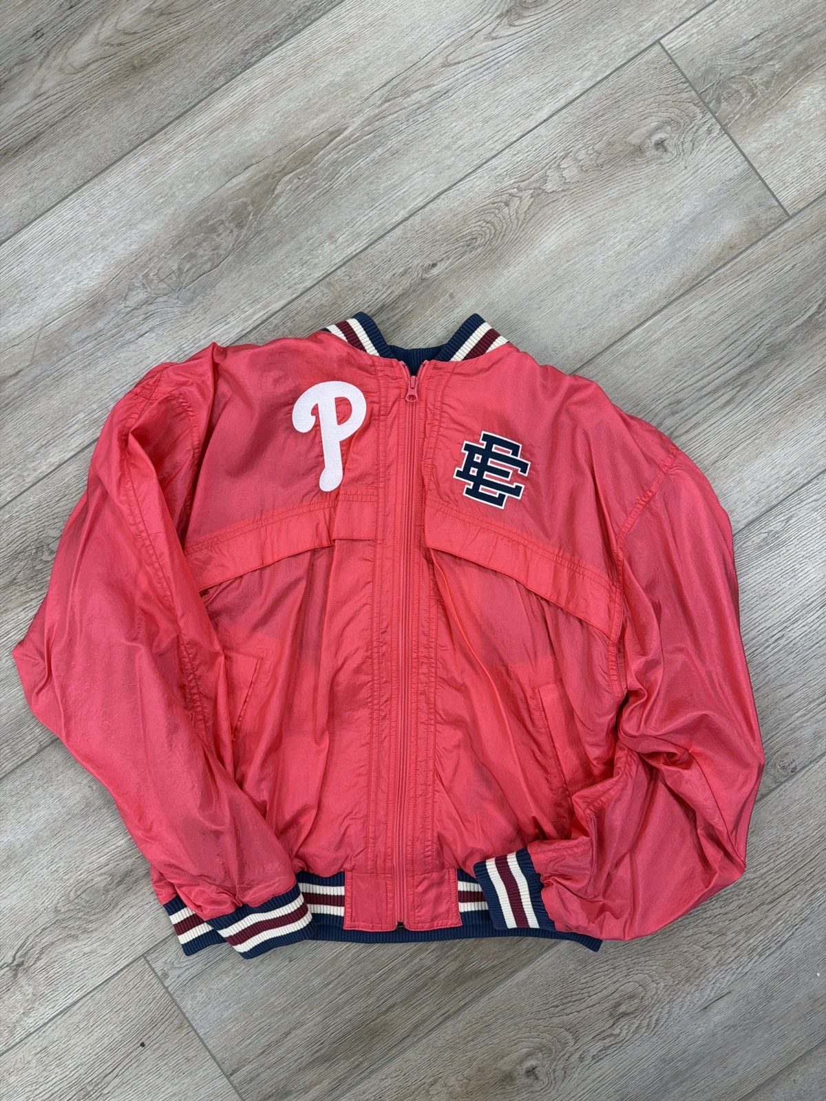 Eric Emanuel × MLB Eric Emanuel x Phillies windbreaker medium Size US M / EU 48-50 / 2 - 1 Thumbnail