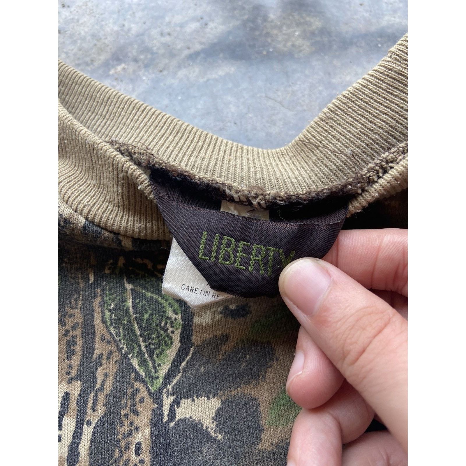 Carhartt Crazy Vintage 90’s Rare Realtree Camo Sweatshirt XL Size US XL / EU 56 / 4 - 2 Thumbnail