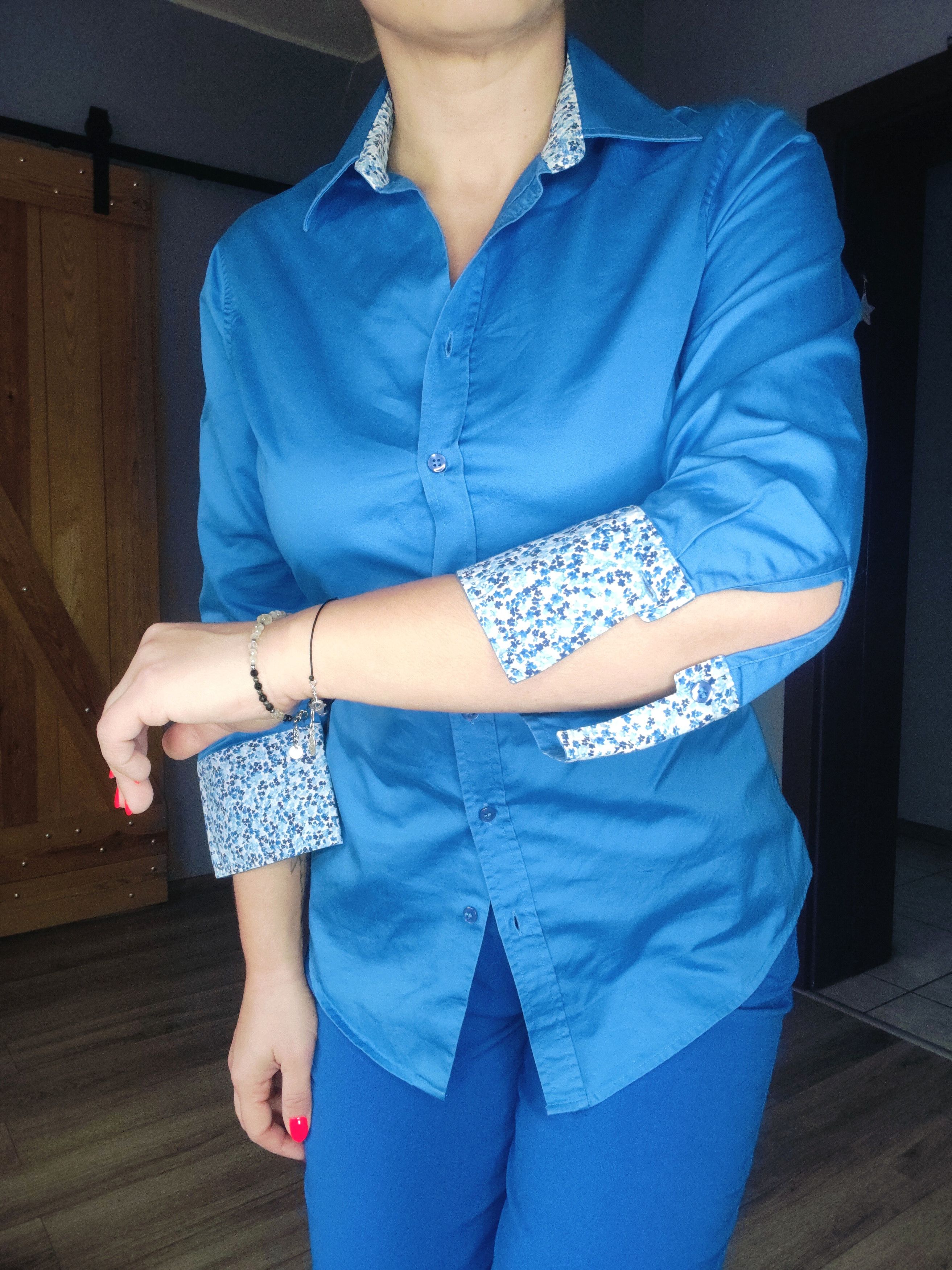 Hawes & Curtis Stunning Women's Blue Shirt with Floral Cuff Detail Size M / US 6-8 / IT 42-44 - 3 Thumbnail