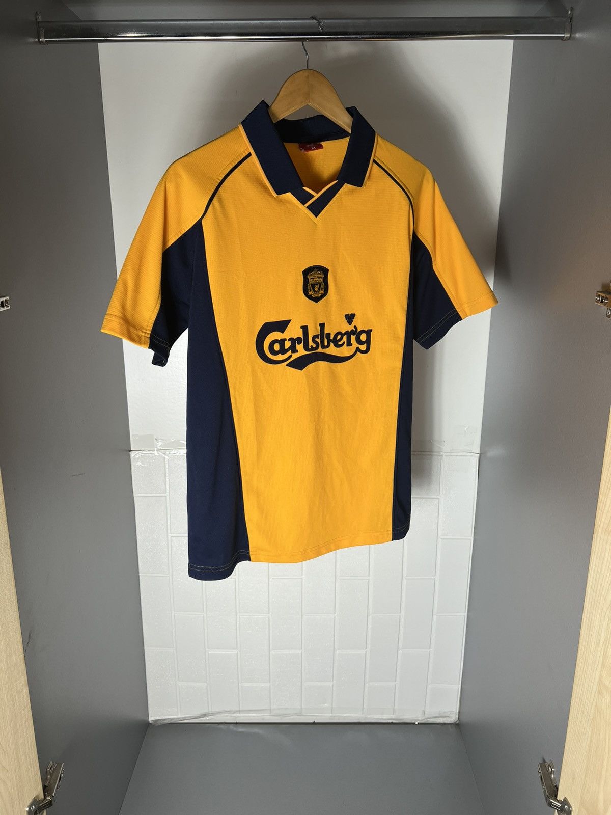 Vintage VERY RARE FC LIVERPOOL ENGLAND RETRO SOCCER JERSEY Y2K 90s Size US M / EU 48-50 / 2 - 5 Thumbnail