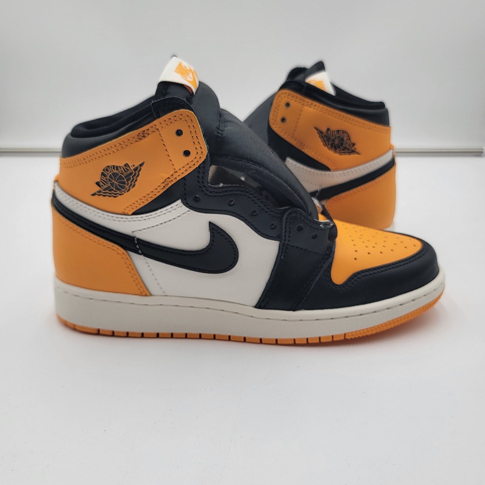 Jordan Brand Air Jordan 1 Retro High OG GS 'Yellow Toe' Sz 5.5 575441-711 Size US 5.5 / EU 38 - 1 Thumbnail