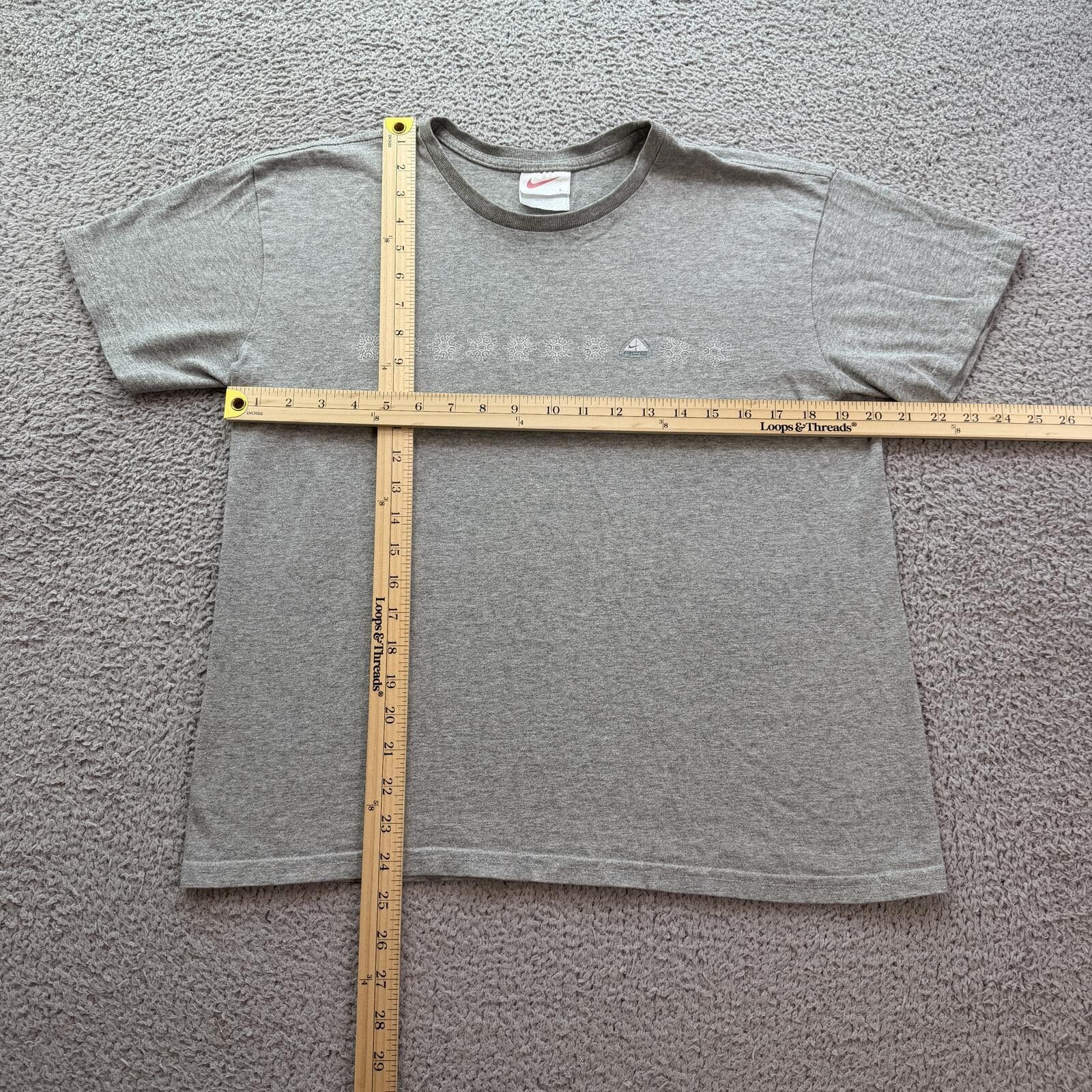 Nike Vintage Y2K Nike Center Logo T Shirt USA Grey Swoosh Tee L Size US L / EU 52-54 / 3 - 3 Thumbnail