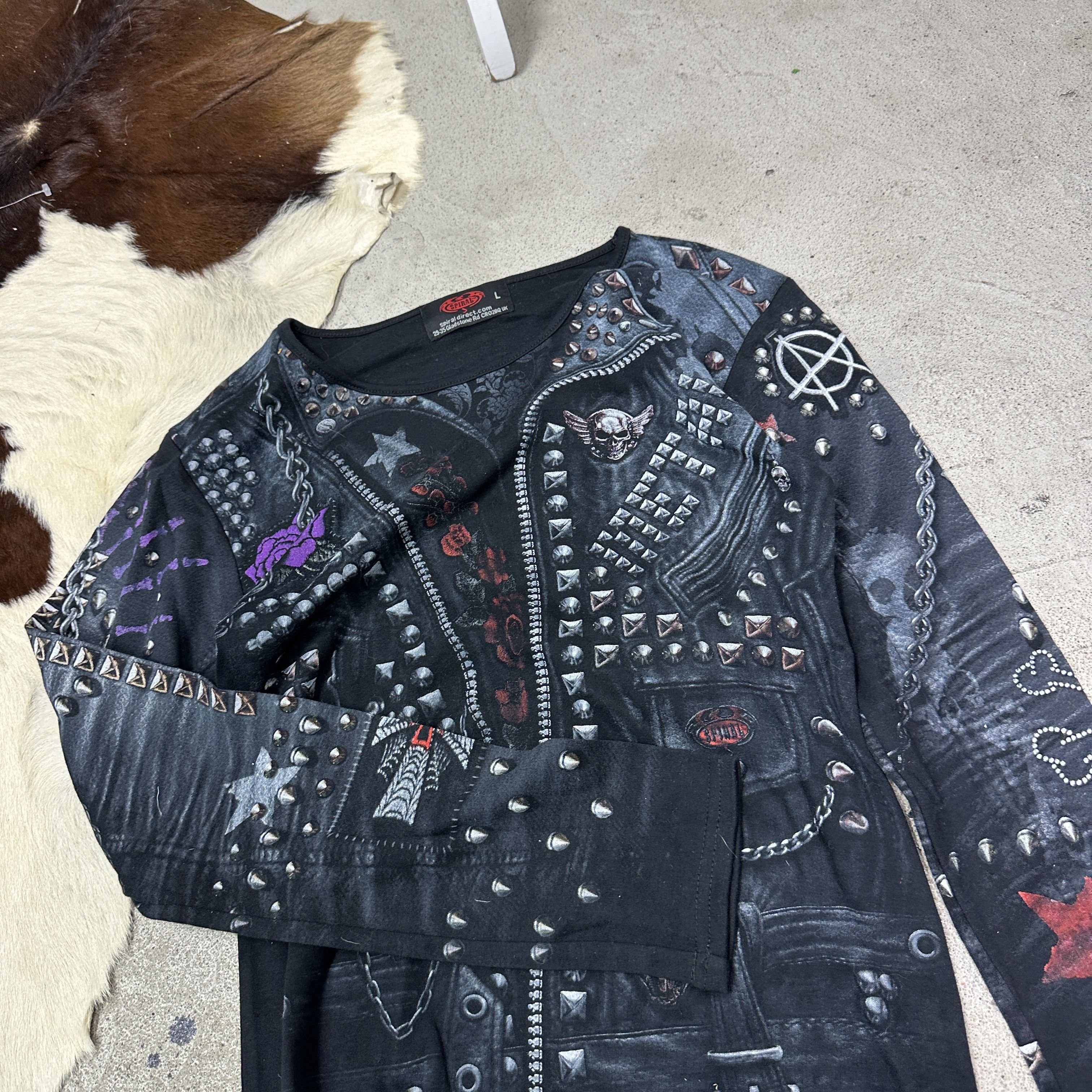 Vintage Vintage Avant Garde Grunge Skull Fullprint Studded Top Y2K Size L / US 10 / IT 46 - 3 Thumbnail