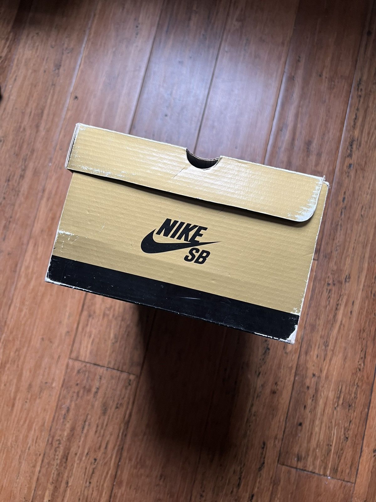 Nike SB Nike SB Dunk Low ‘Newcastle Brown Ale’ Size US 9.5 / EU 42-43 - 15 Thumbnail