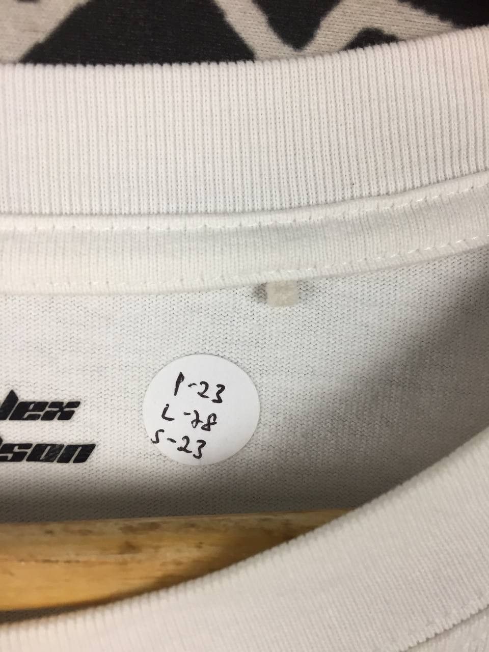 Uniqlo Uniqlo UT x Alex Olson Skater Collection Flower Hour Tee Size US L / EU 52-54 / 3 - 11 Thumbnail