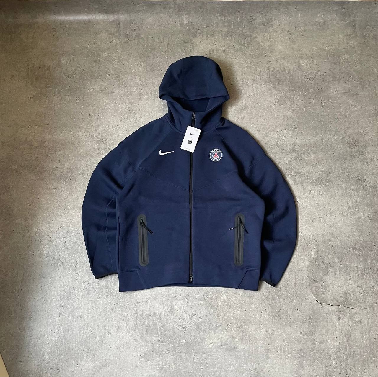 Other NWT Nike x PSG Tech Flecce Zip-Up Hoodie Size US L / EU 52-54 / 3 - 1 Thumbnail
