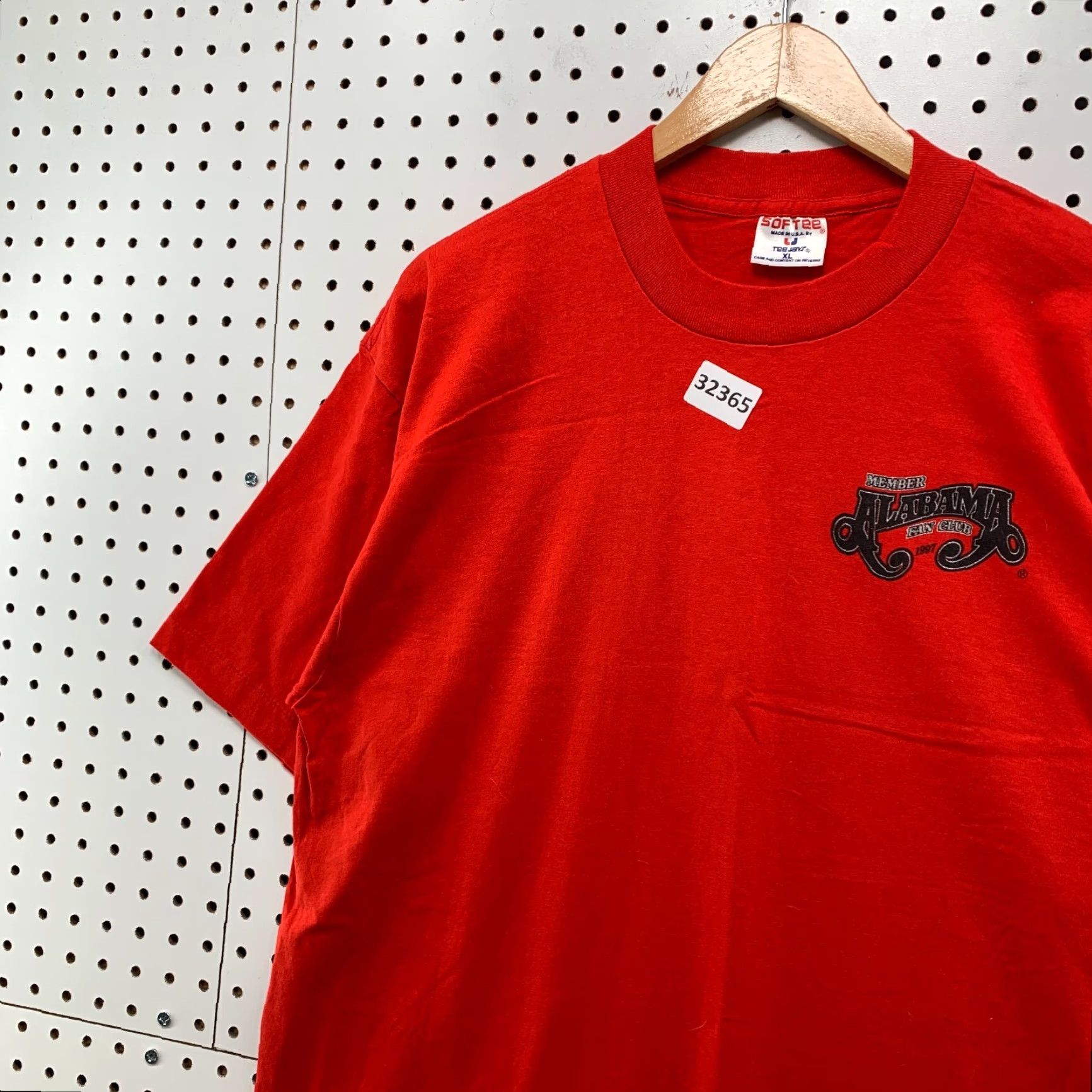 TEE JAYS VINTAGE Alabama Fan Club Shirt Mens XL 1997 Red Single Stitch Music USA 22x32 Shirt Mens XL Red 1997 Music USA Alabama Fan Club shirt Vintage Size US XL / EU 56 / 4 - 5 Thumbnail