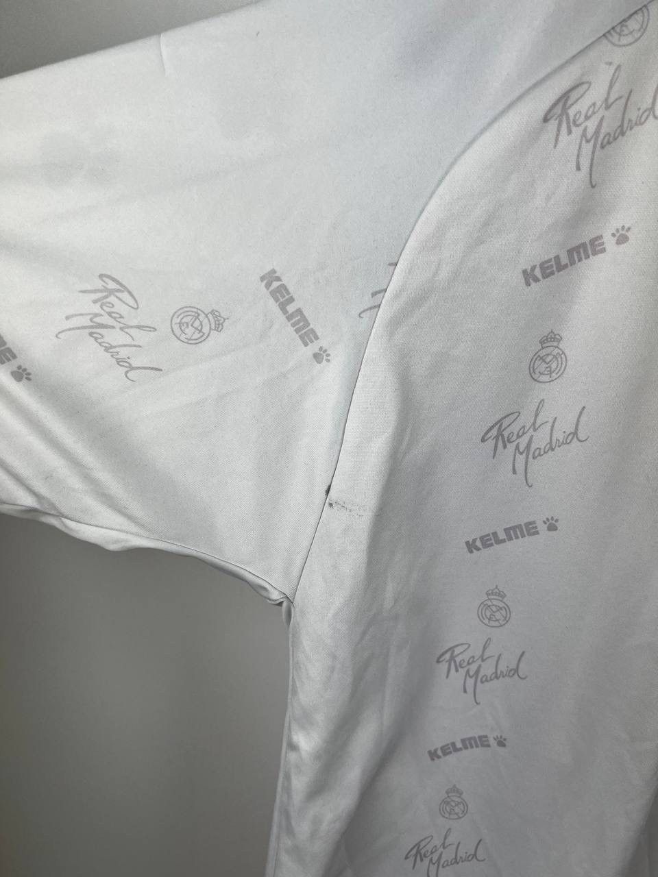 Vintage Real Madrid Kelme 1996-1997 Home jersey t-shirts size XL Size US XL / EU 56 / 4 - 11 Thumbnail