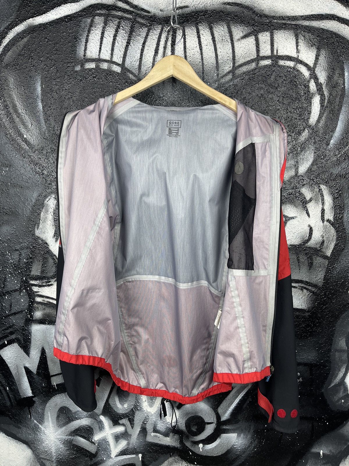 Goretex Gore Bike Wear Gore-Tex Full Zip Red/Black Active Cycling Jacket Men’s Size L Size US L / EU 52-54 / 3 - 9 Thumbnail