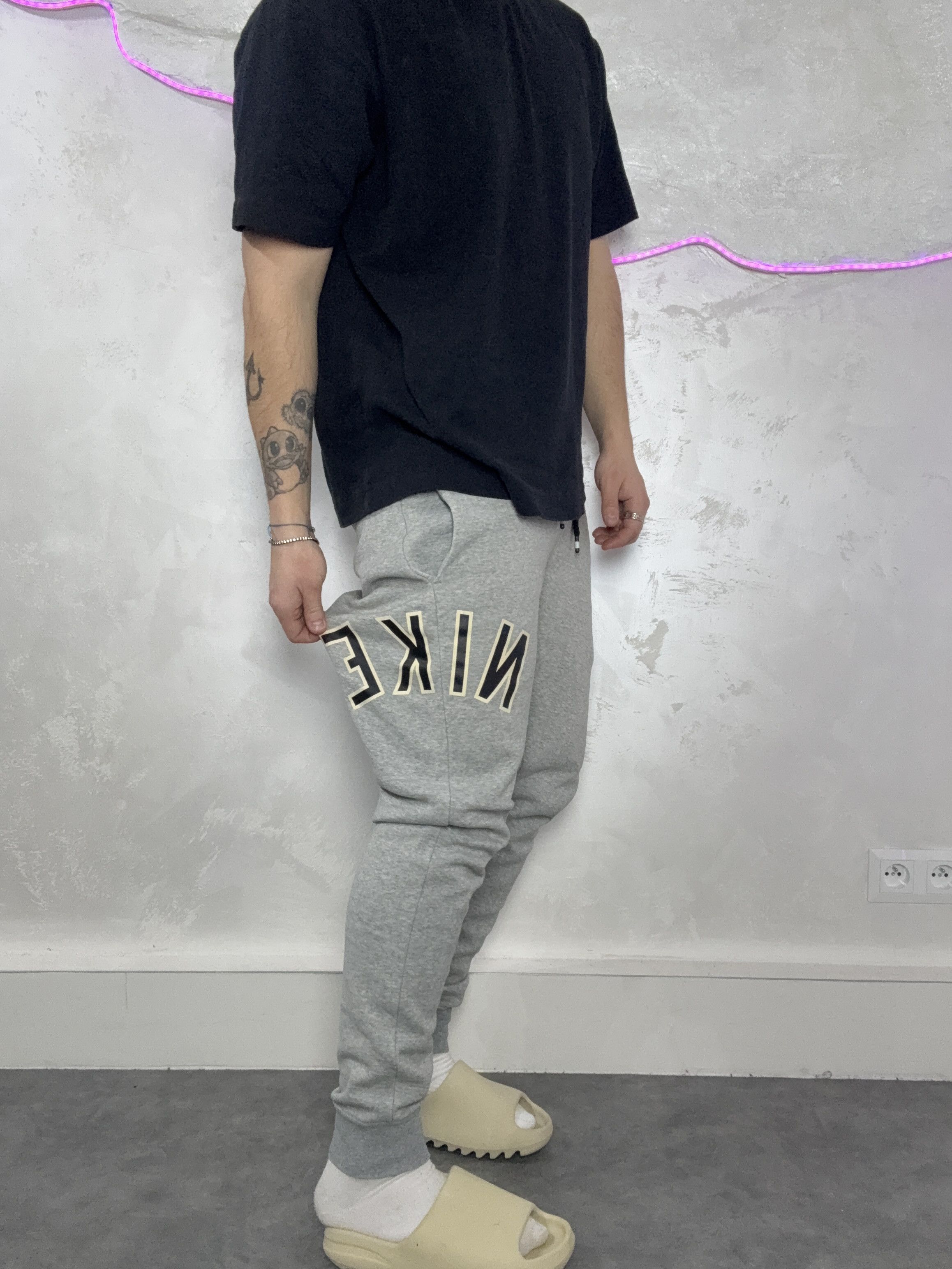 Nike Nike Sweatpants Baggy Big Logo at Thigh Size US 30 / EU 46 - 1 Thumbnail