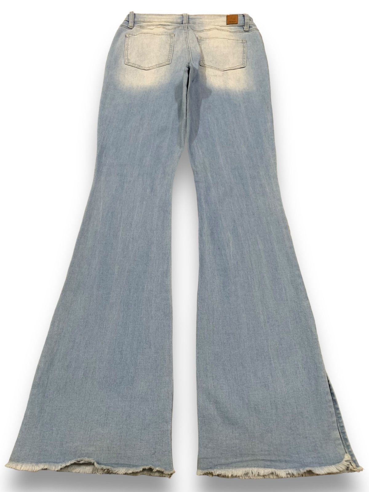 Le Grande Bleu (L.G.B.) Vintage YMI Flare Bell Bottom Frayed Leg Distressed Jeans Size 28" / US 6 / IT 42 - 2 Thumbnail