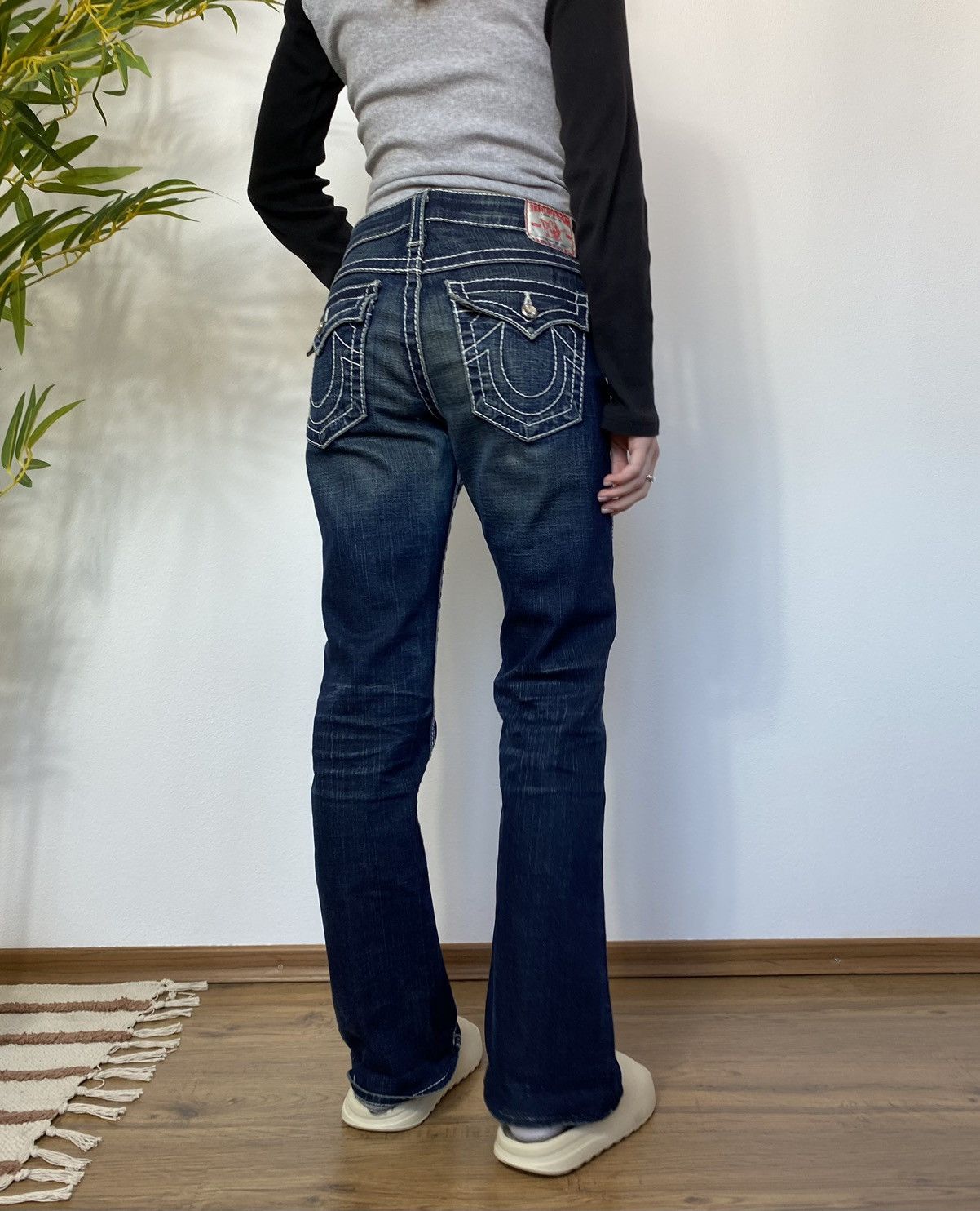 True Religion TRUE RELIGION SWAROVSKI DENIM CONTRAST STITCH PANTS Size 27" / US 4 / IT 40 - 10 Thumbnail